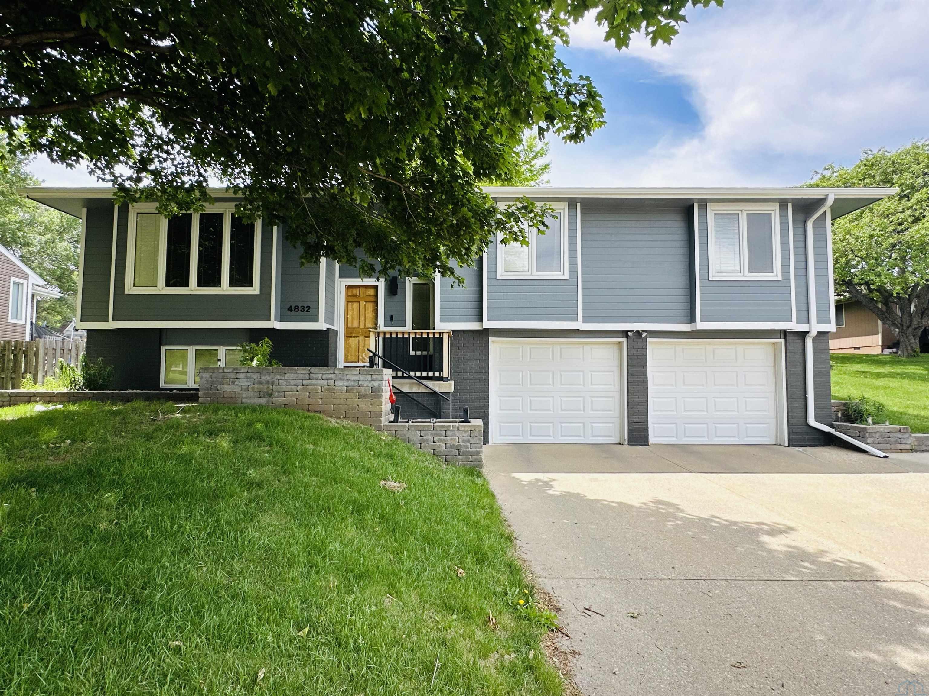 4832 Singing Hills Blvd, Sioux City, IA 51106 