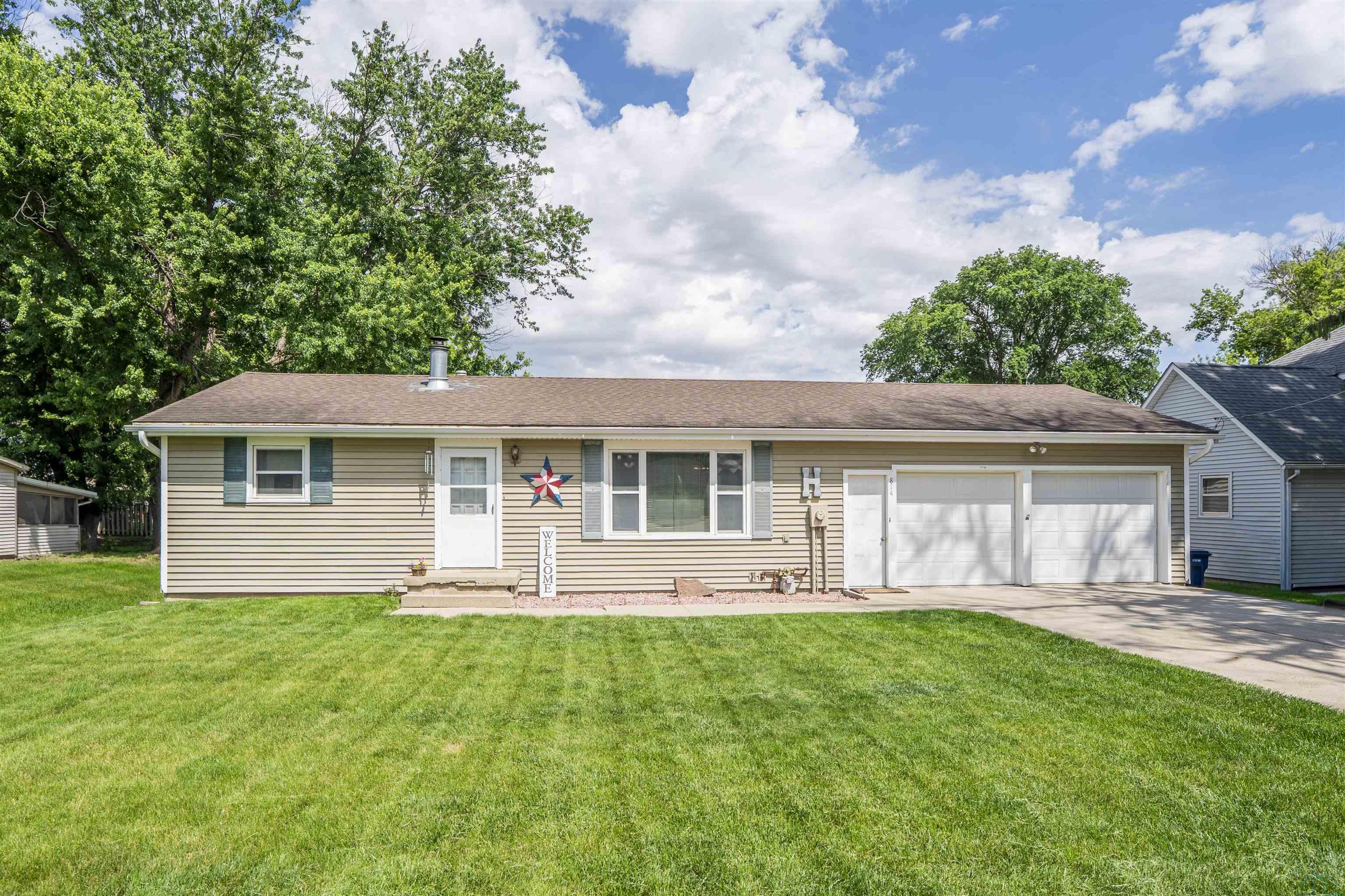 814 3rd St, Merrill, IA 51038 