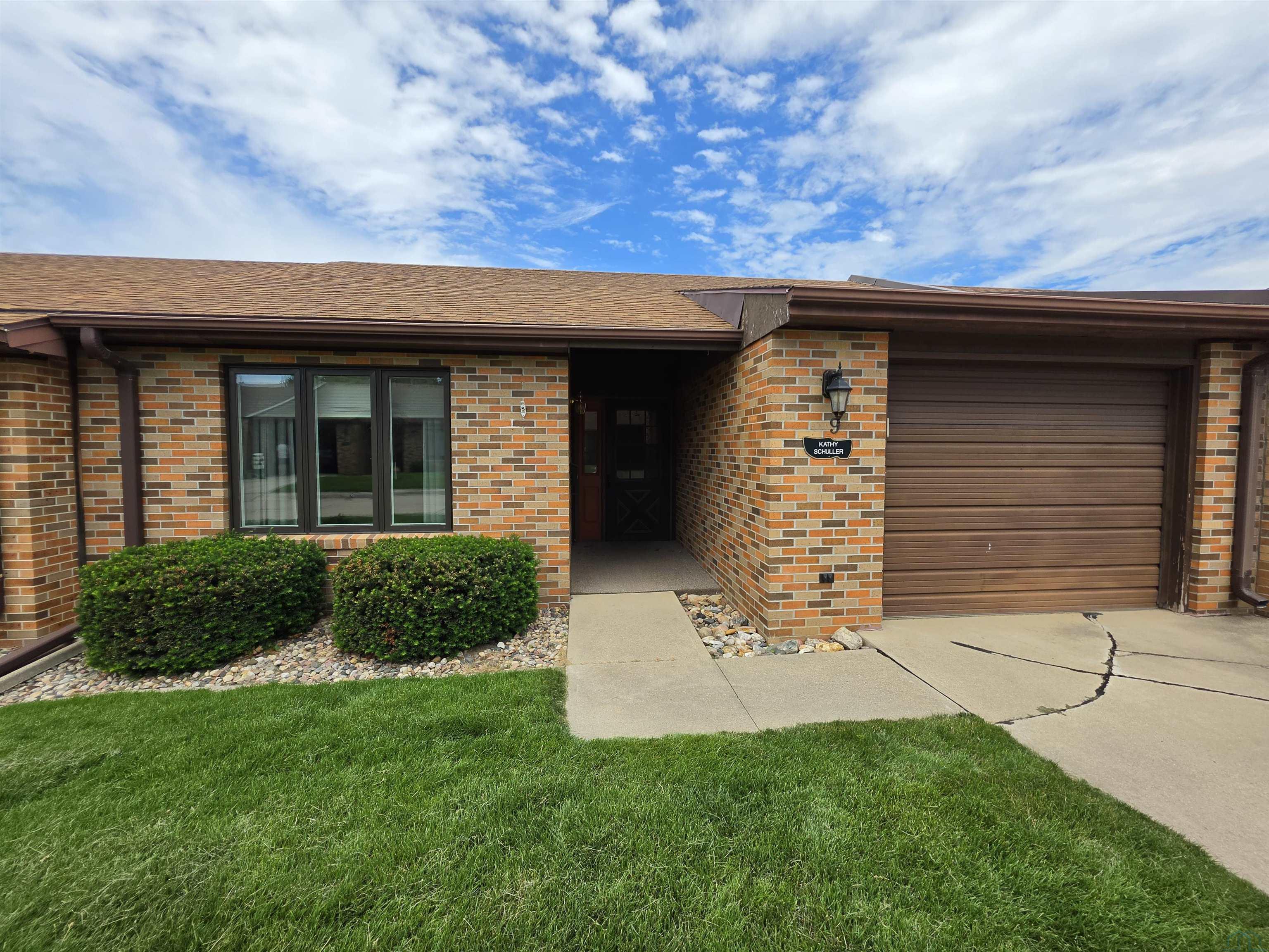 9 Pioneer Ct NW						  						 , Orange City						 , IA						  51041						  