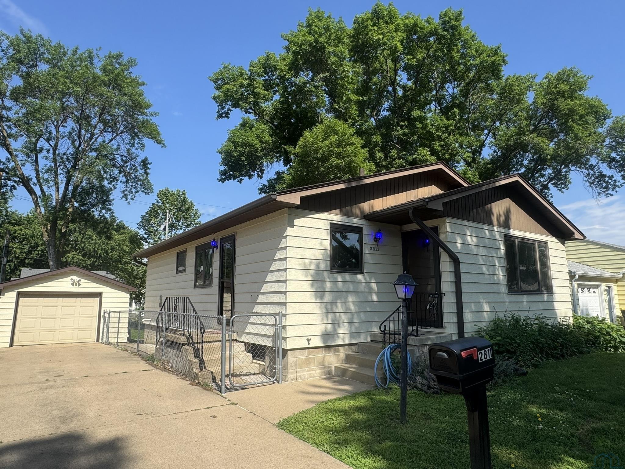 2811 Coral Street S, Sioux City, IA 51106 