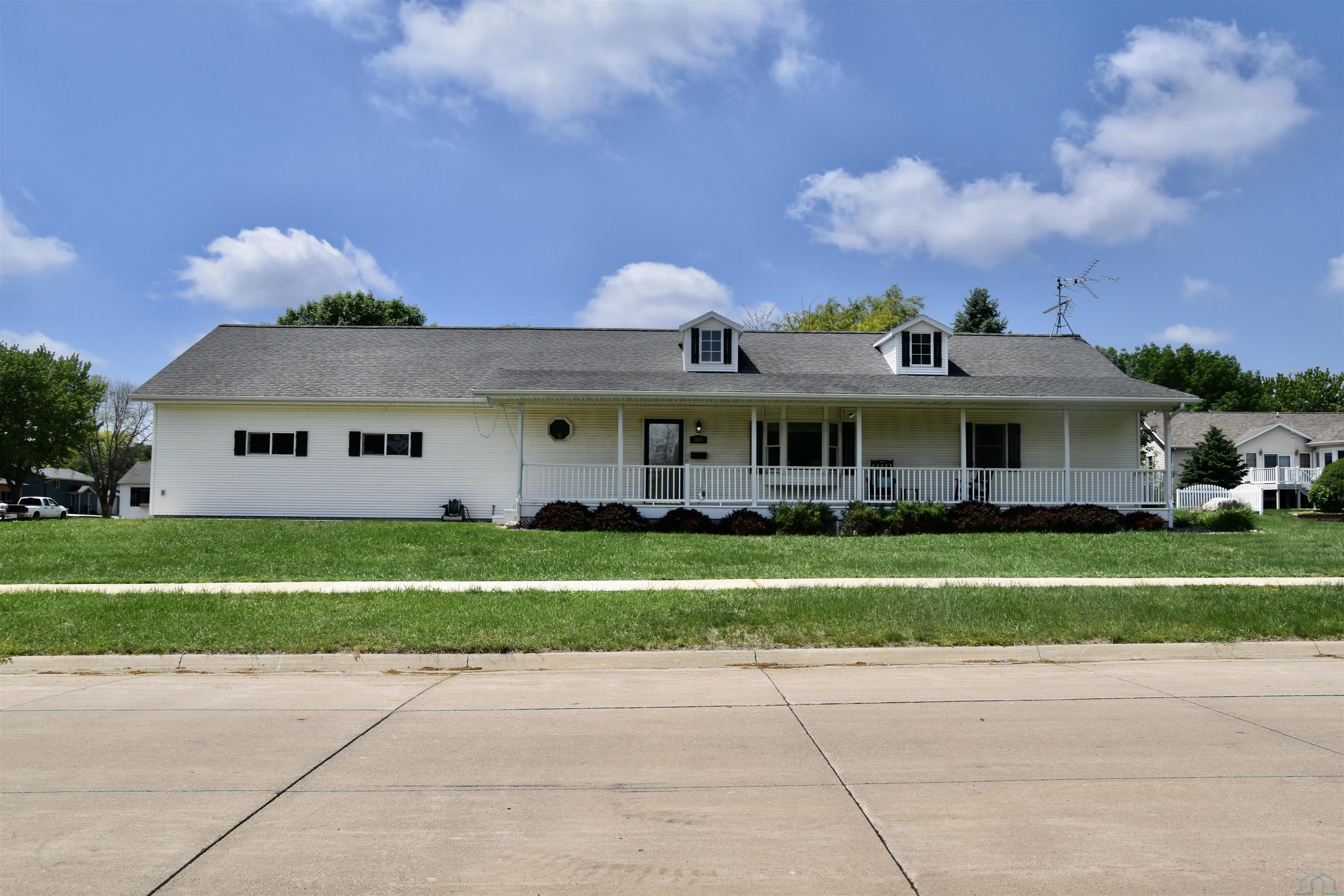403 13TH AVE NE, Sibley, IA 51249 