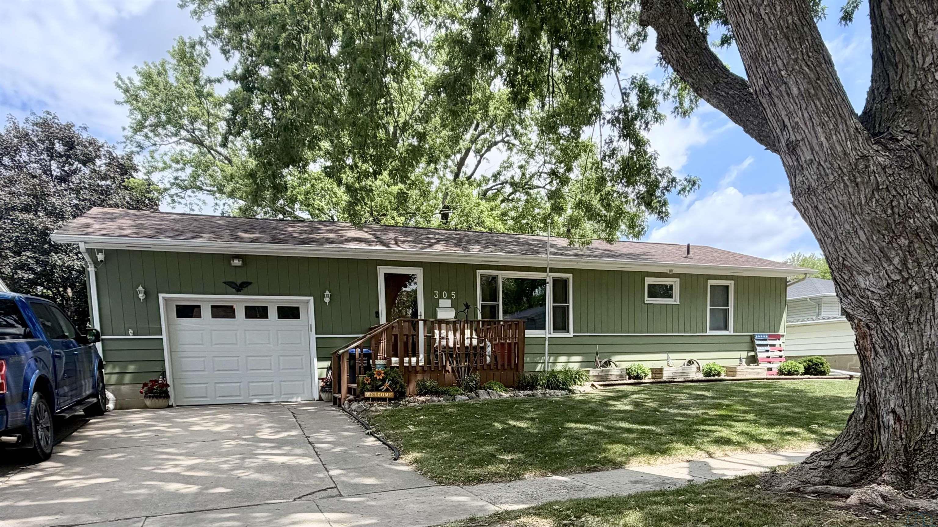 305 12TH ST E, Storm Lake, IA 50588 