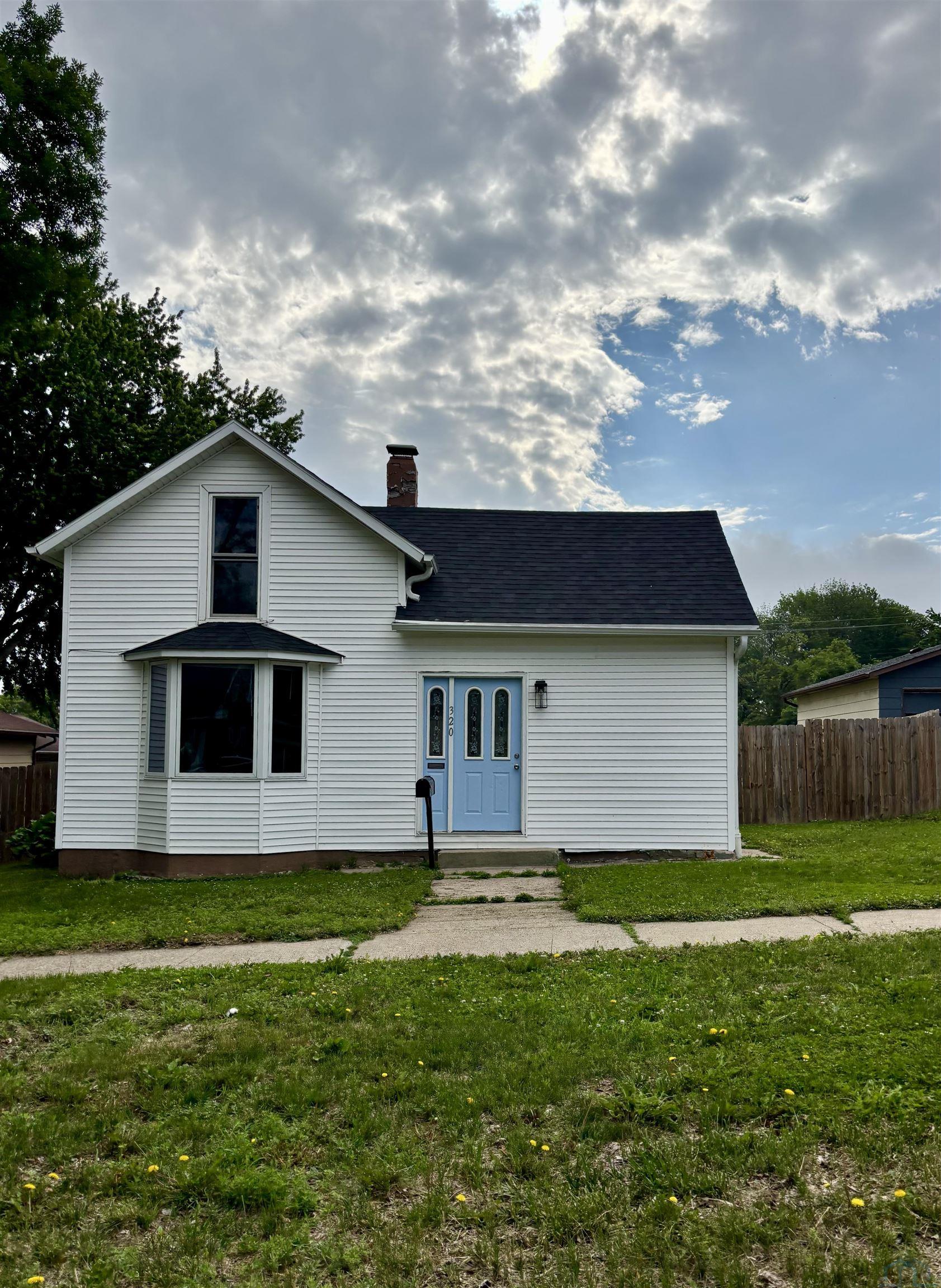 320 4th Ave. SE, LeMars, IA 51031 