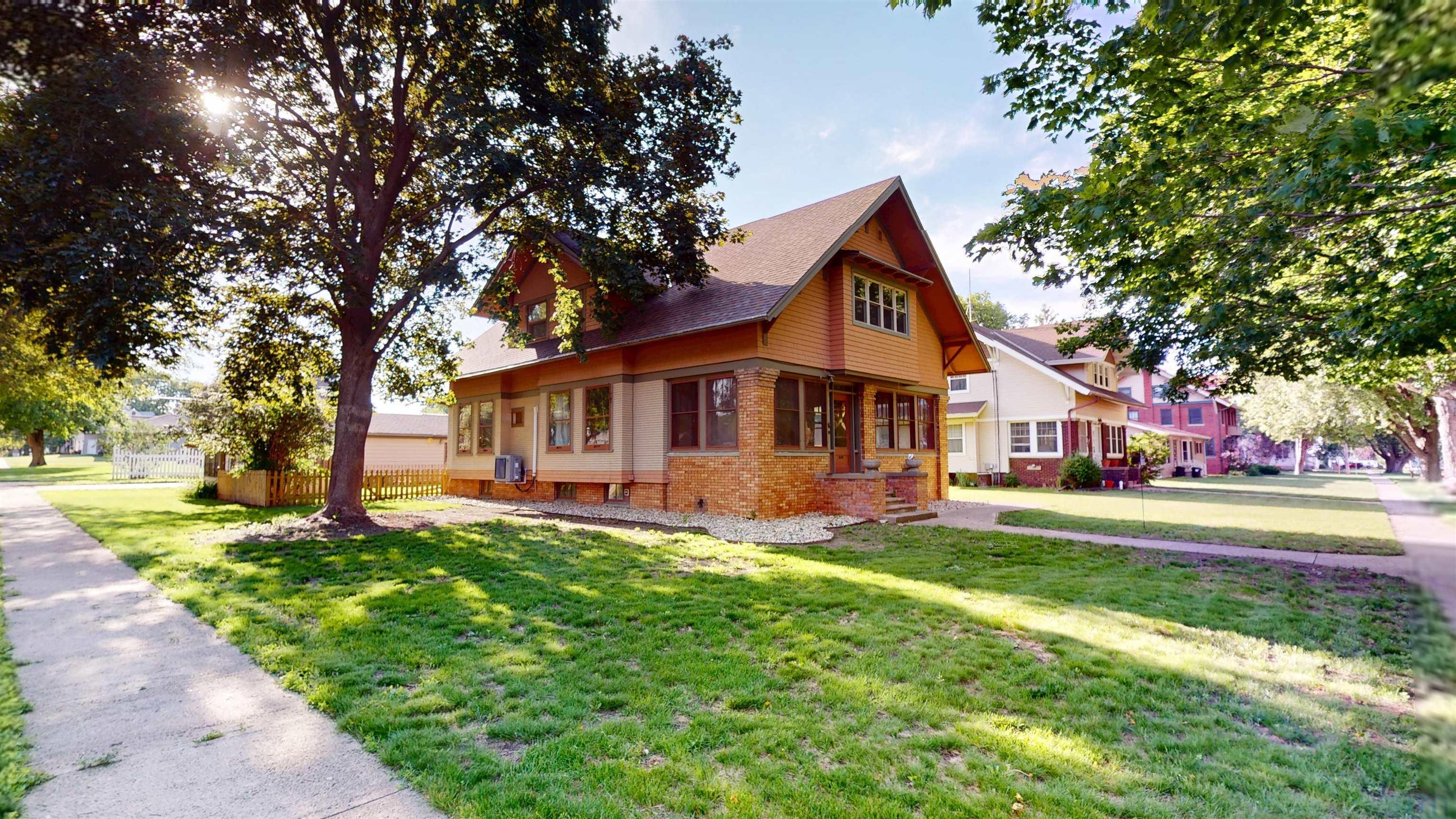 215 Davenport, Holstein, IA 50125 