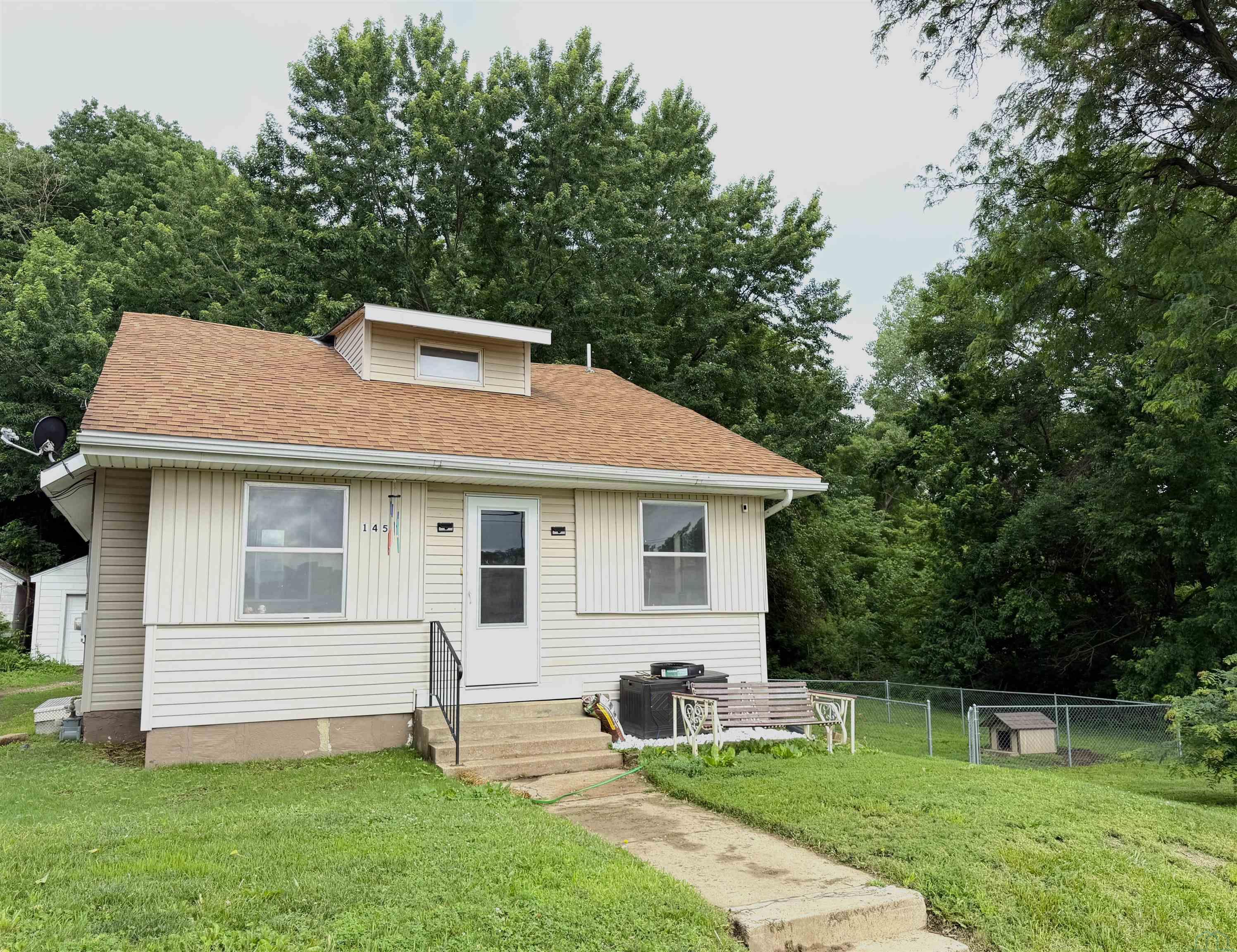 1457 Rustin St. S, Sioux City, IA 51106 