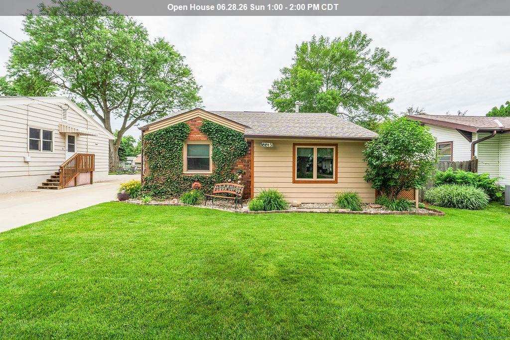 2215 CLINTON ST S, Sioux City, IA 51106 