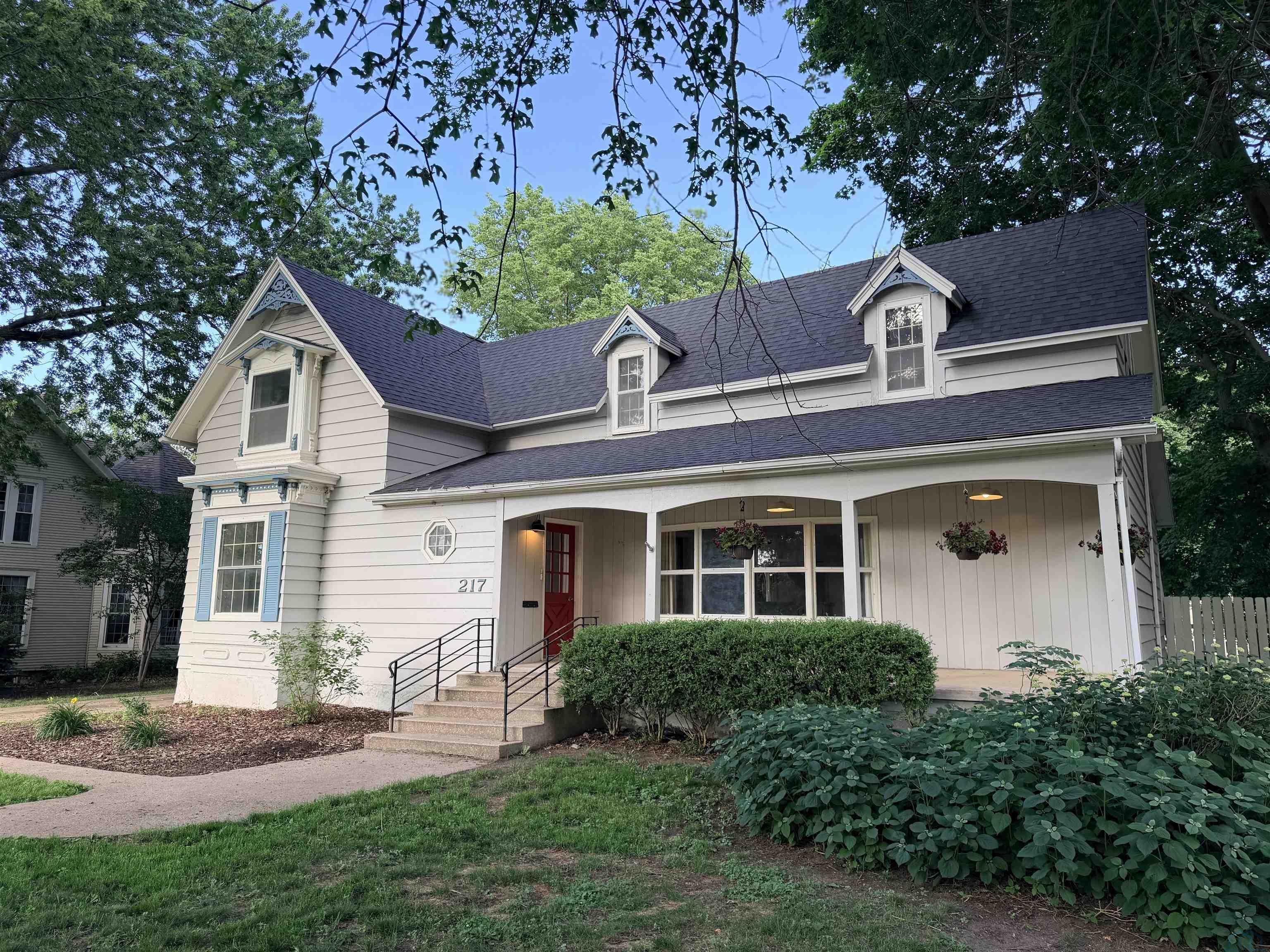 217 LAKE AVE, Storm Lake, IA 50588 