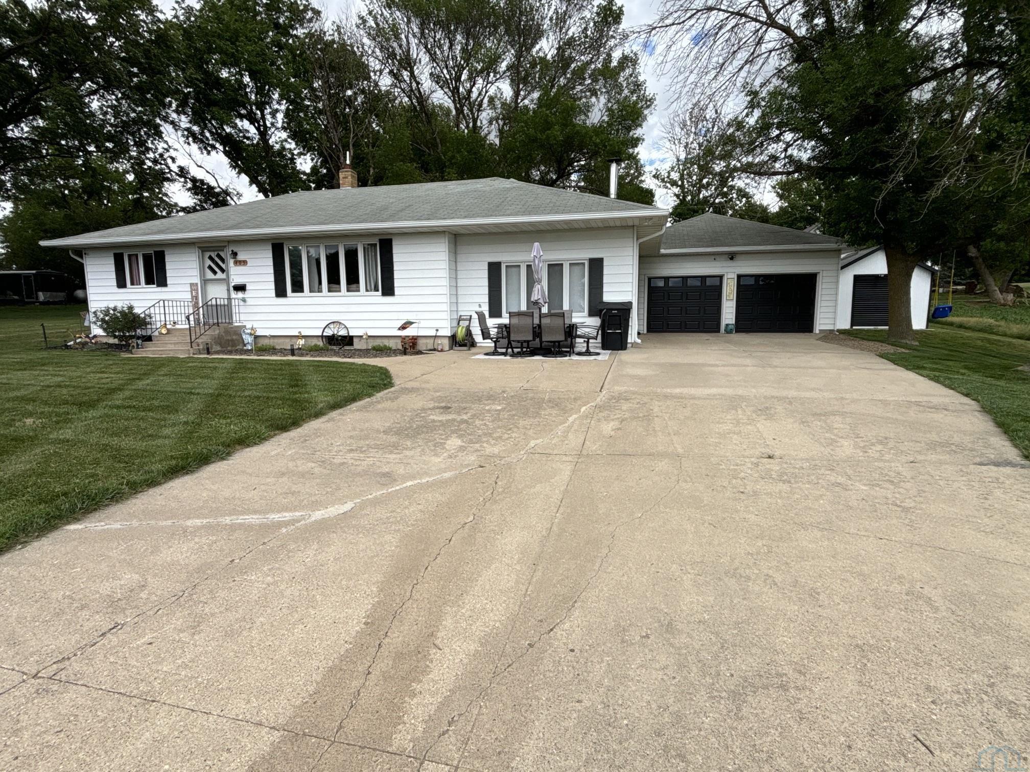 405 Milne Ave, Cushing, IA 41049 