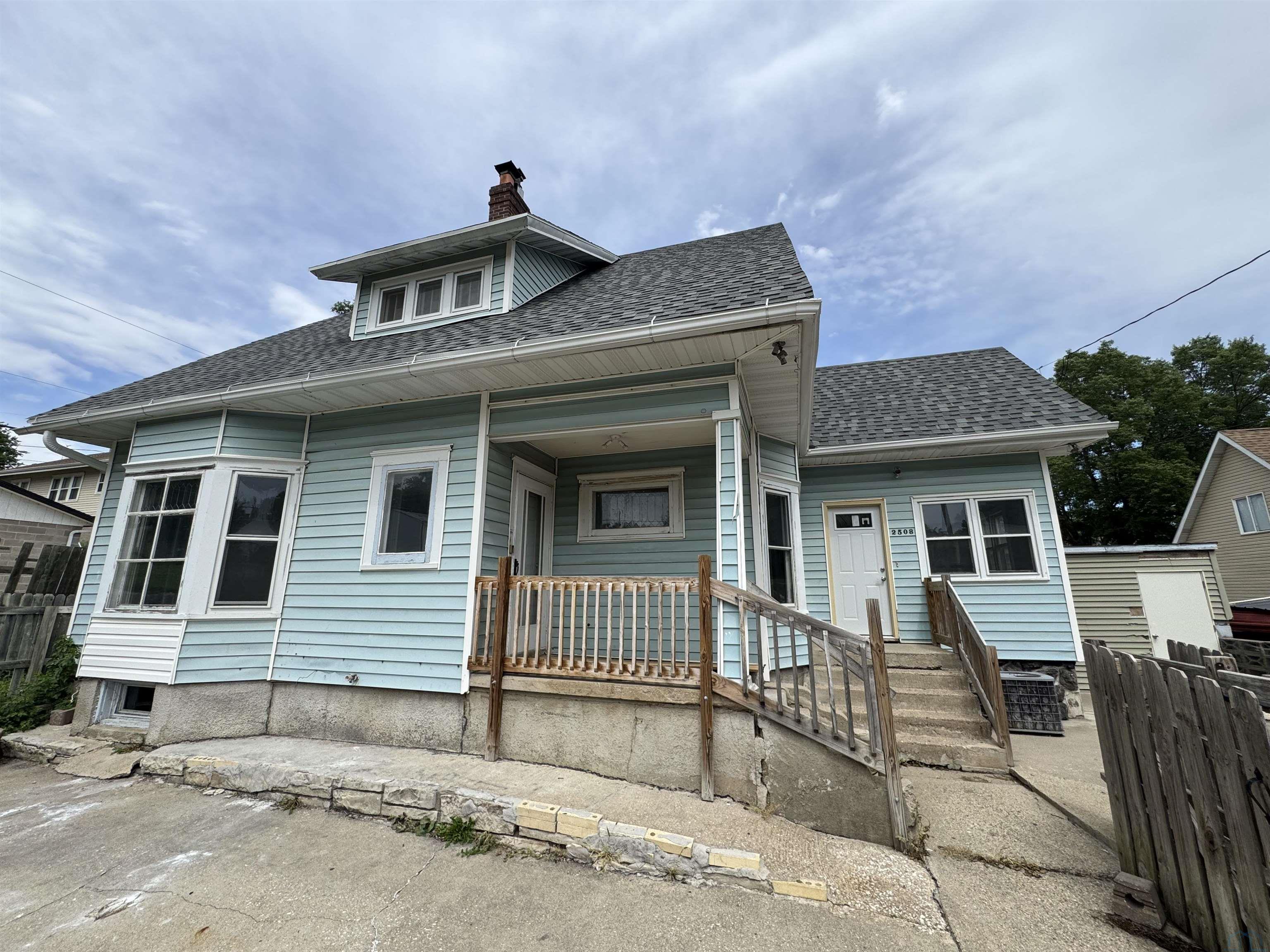 2508 Wall St, Sioux City, IA 51104 