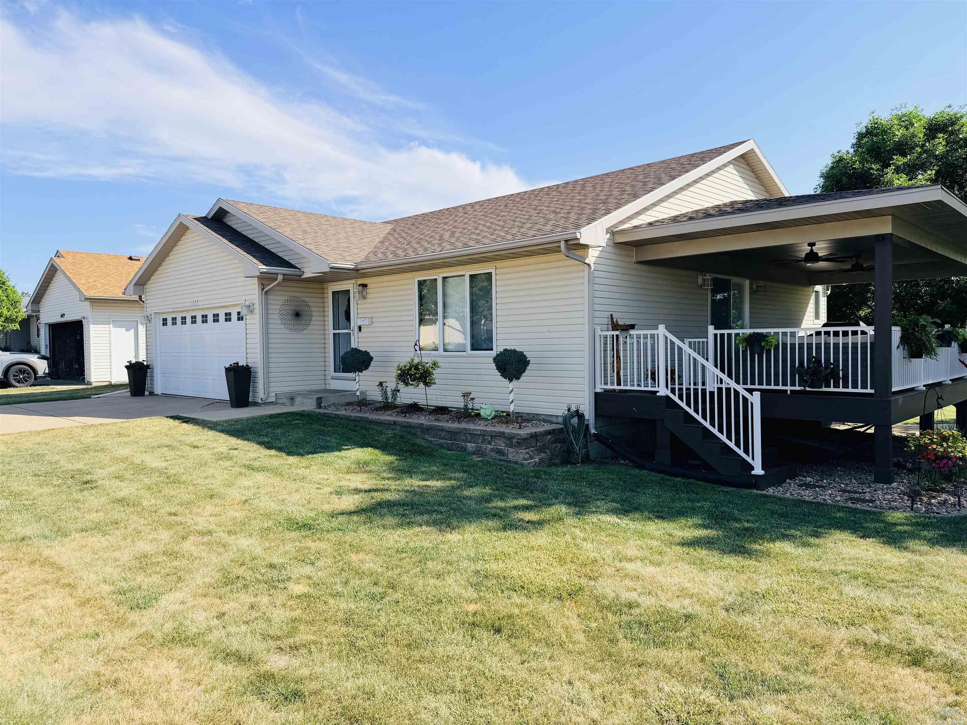 1611 Sunset Dr SW, LeMars, IA 51031 