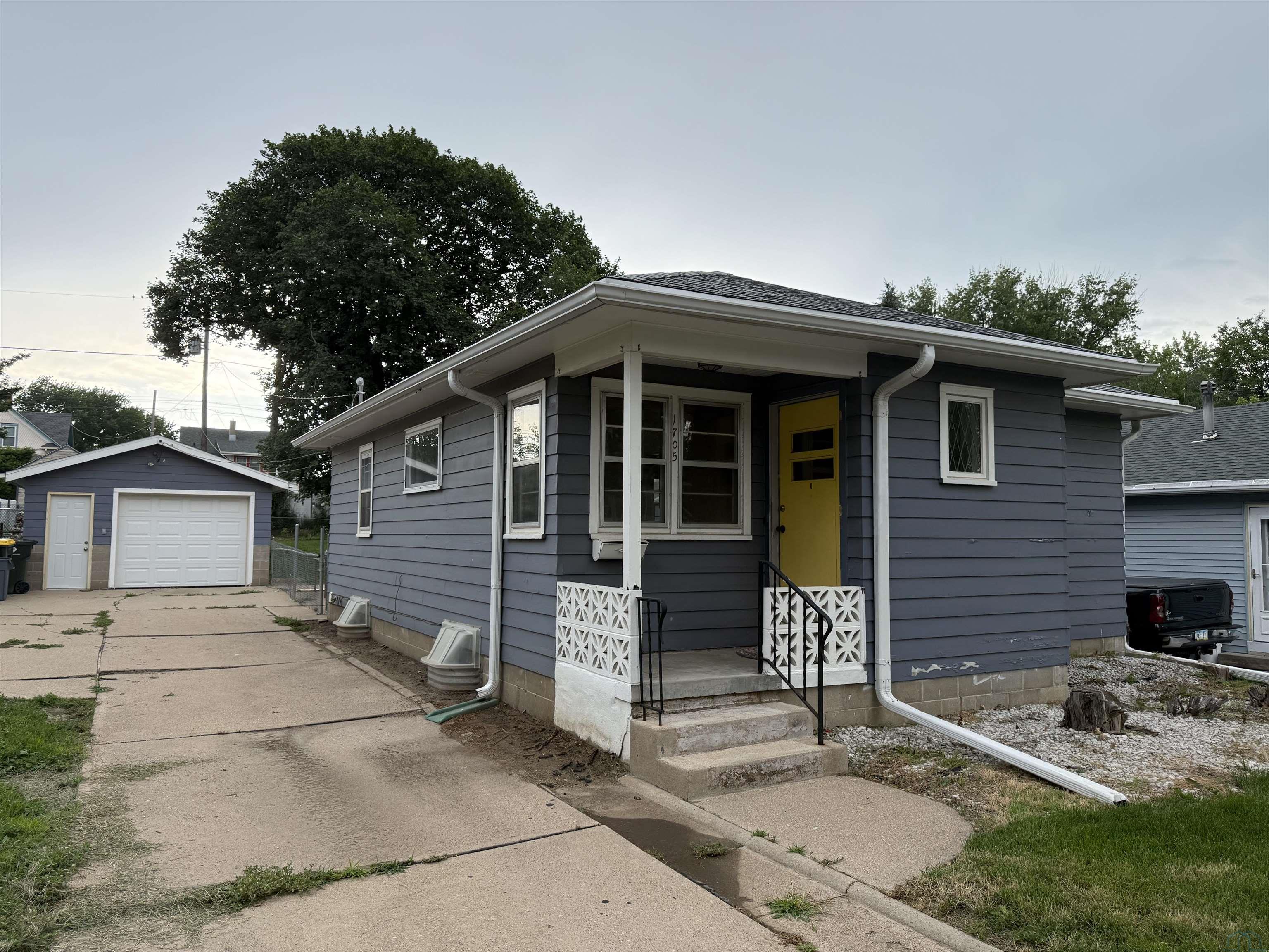 1705 Palmetto St S, Sioux City, IA 51106 