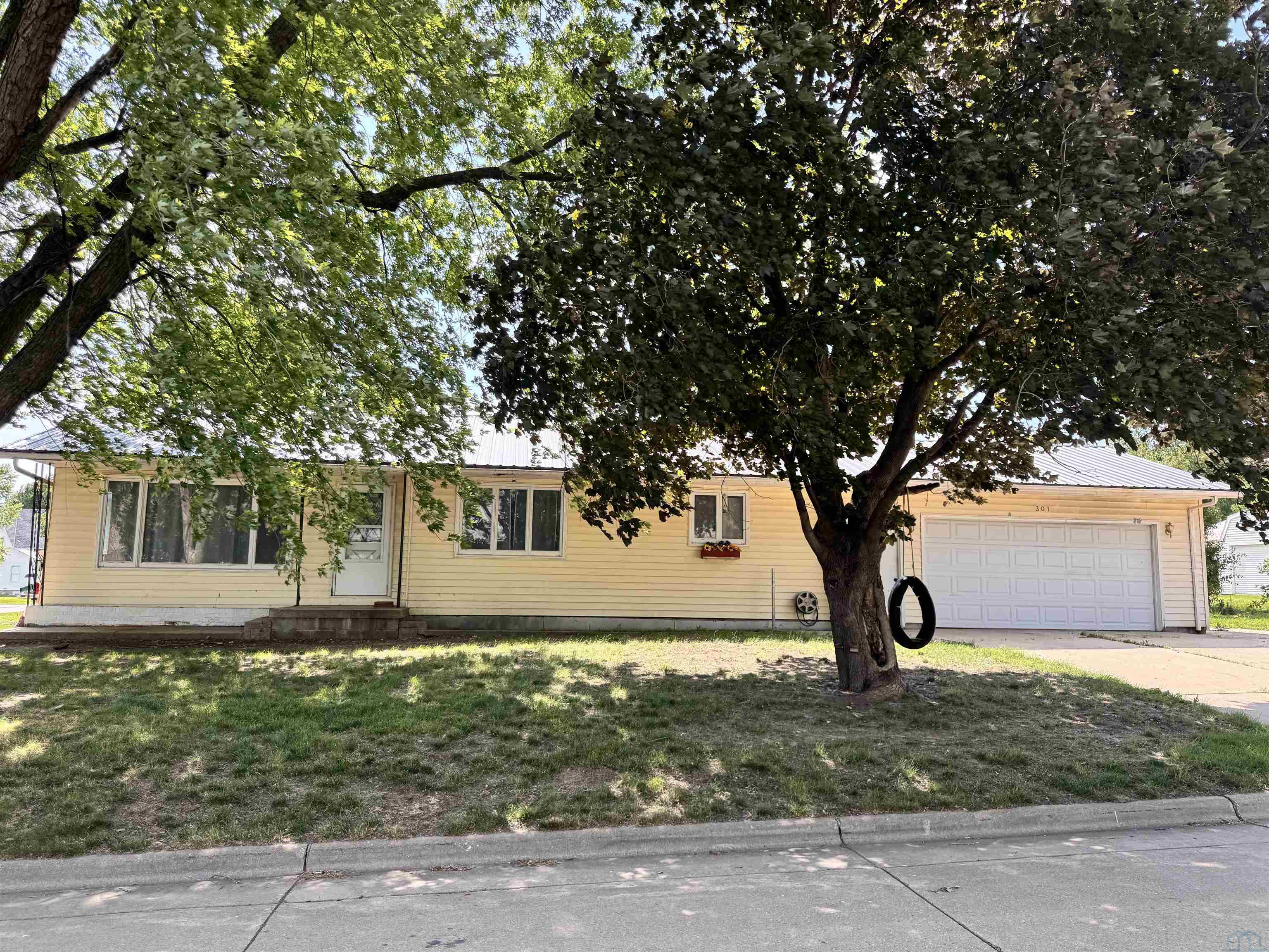 301 Summit St, Sanborn, IA 51248 