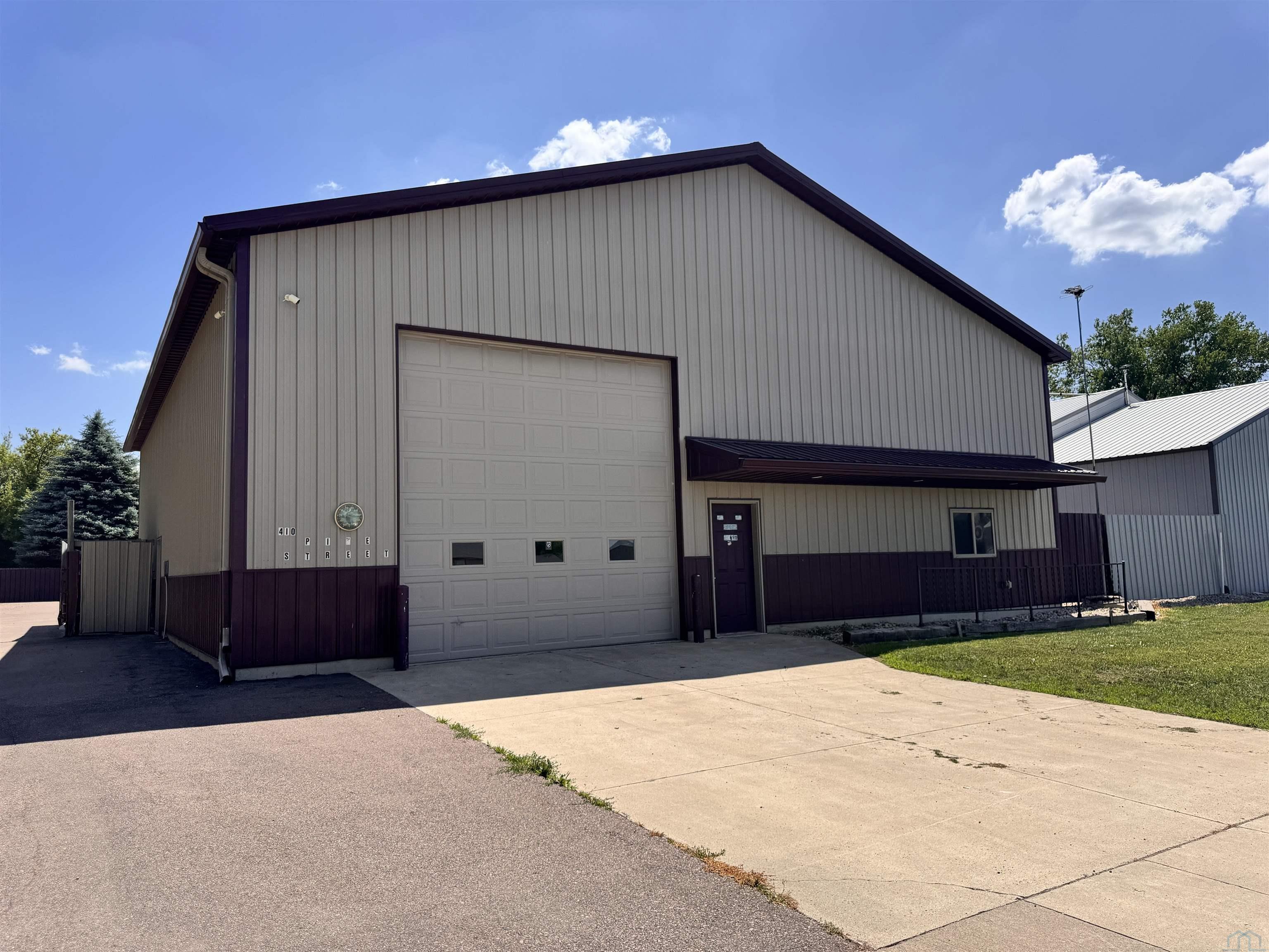 410 Pine St, Sheldon, IA 51201 