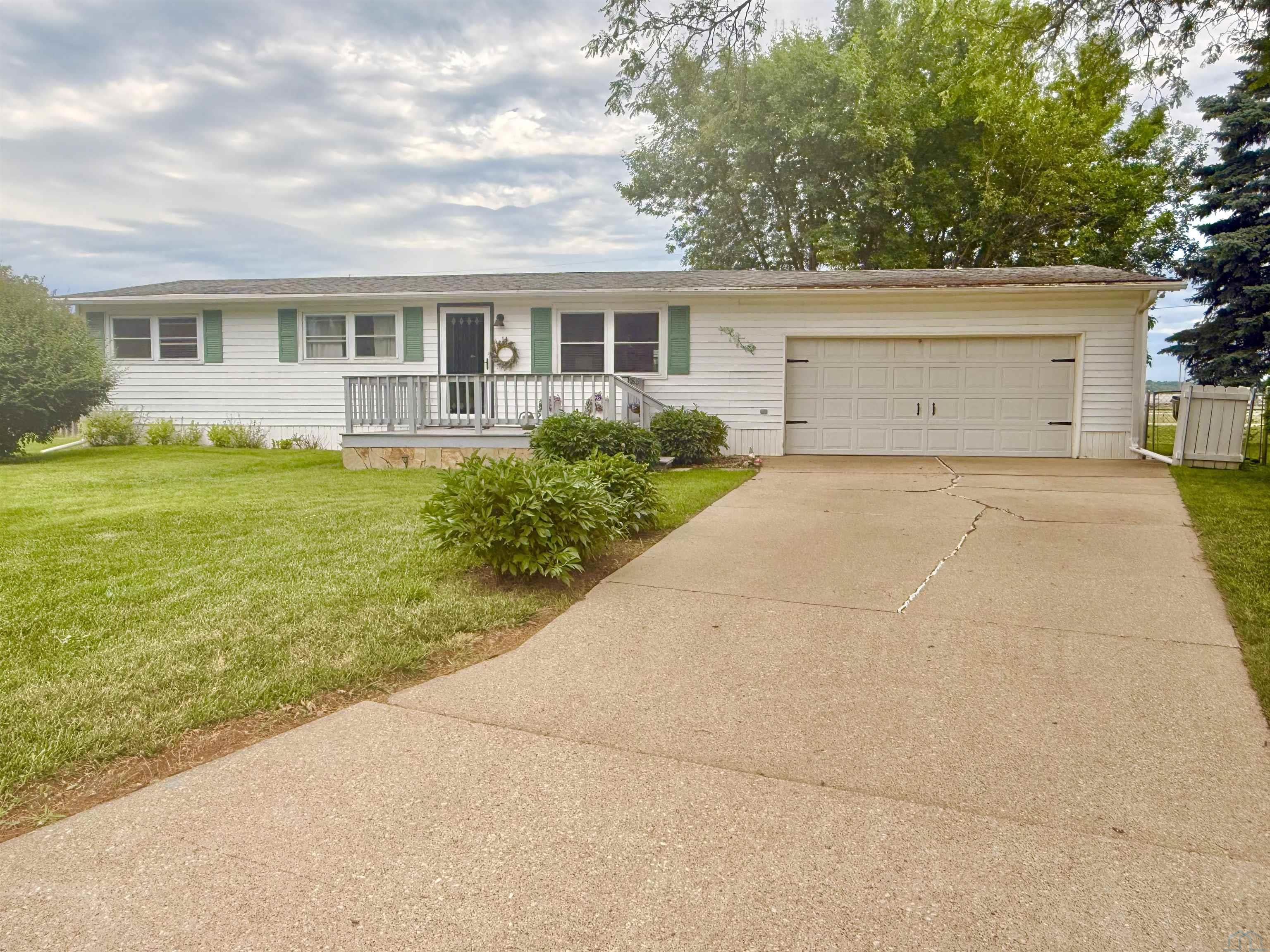 14 Bancroft Court, McCook Lake, SD 57049 