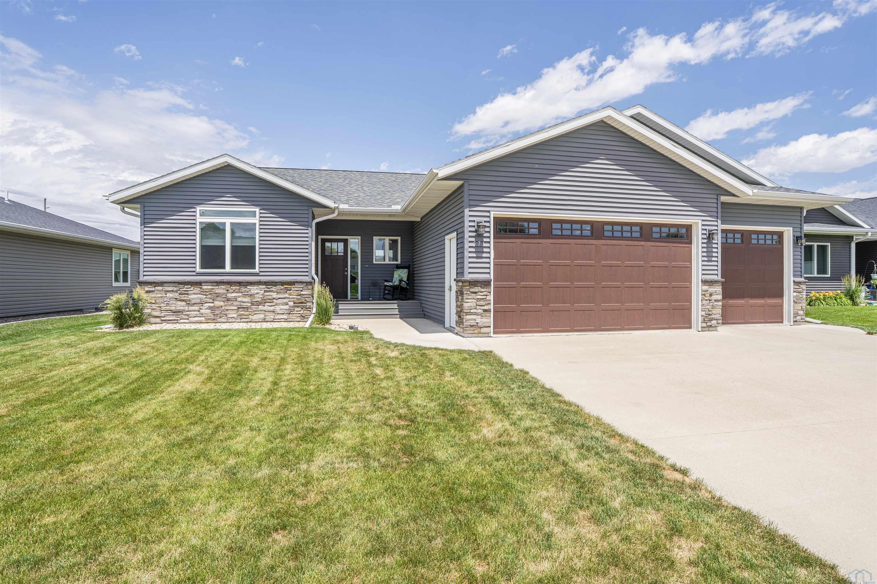 571 Prospect St SW, LeMars, IA 51031 