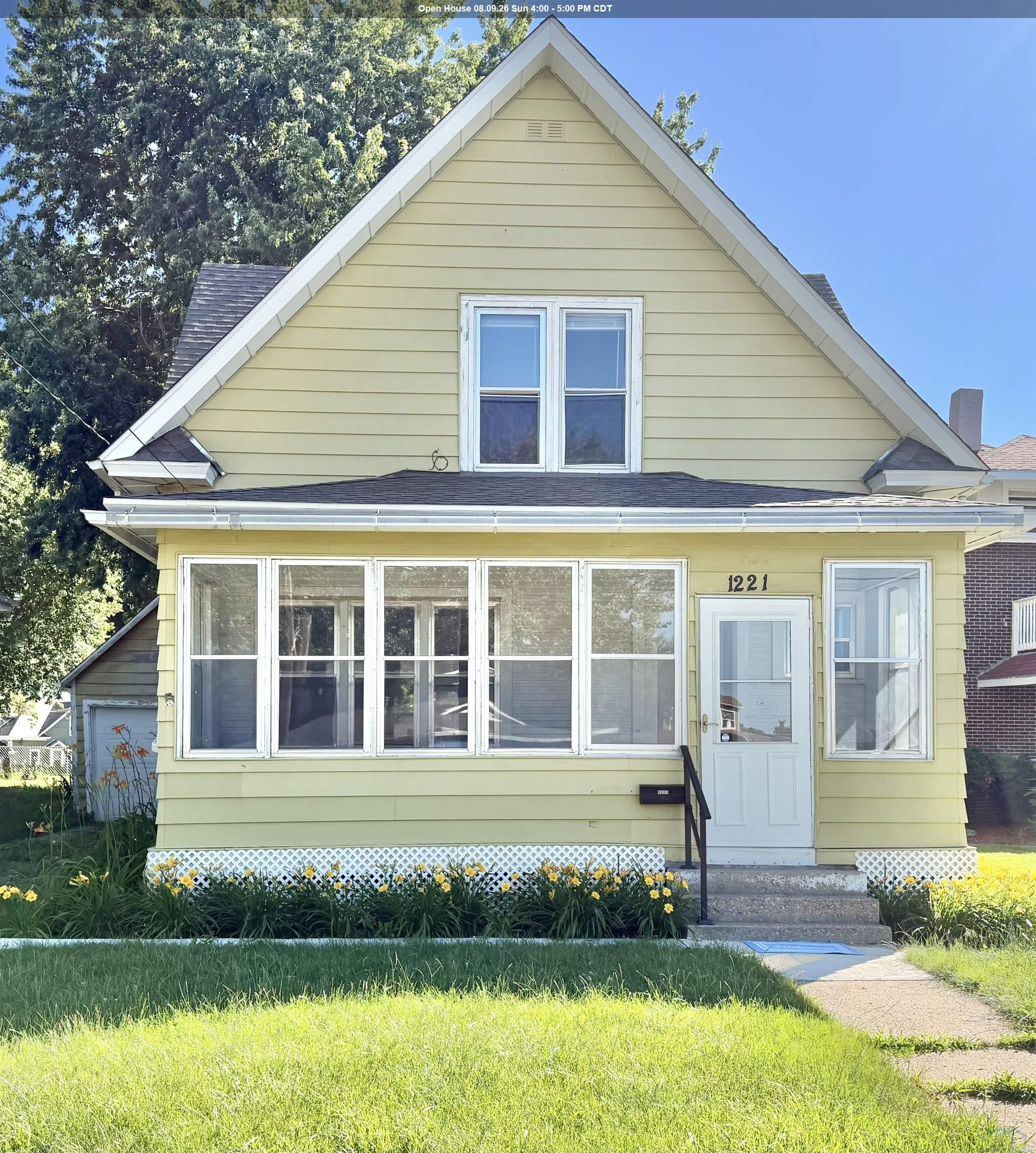 1221 Morningside Ave, Sioux City, IA 51106 