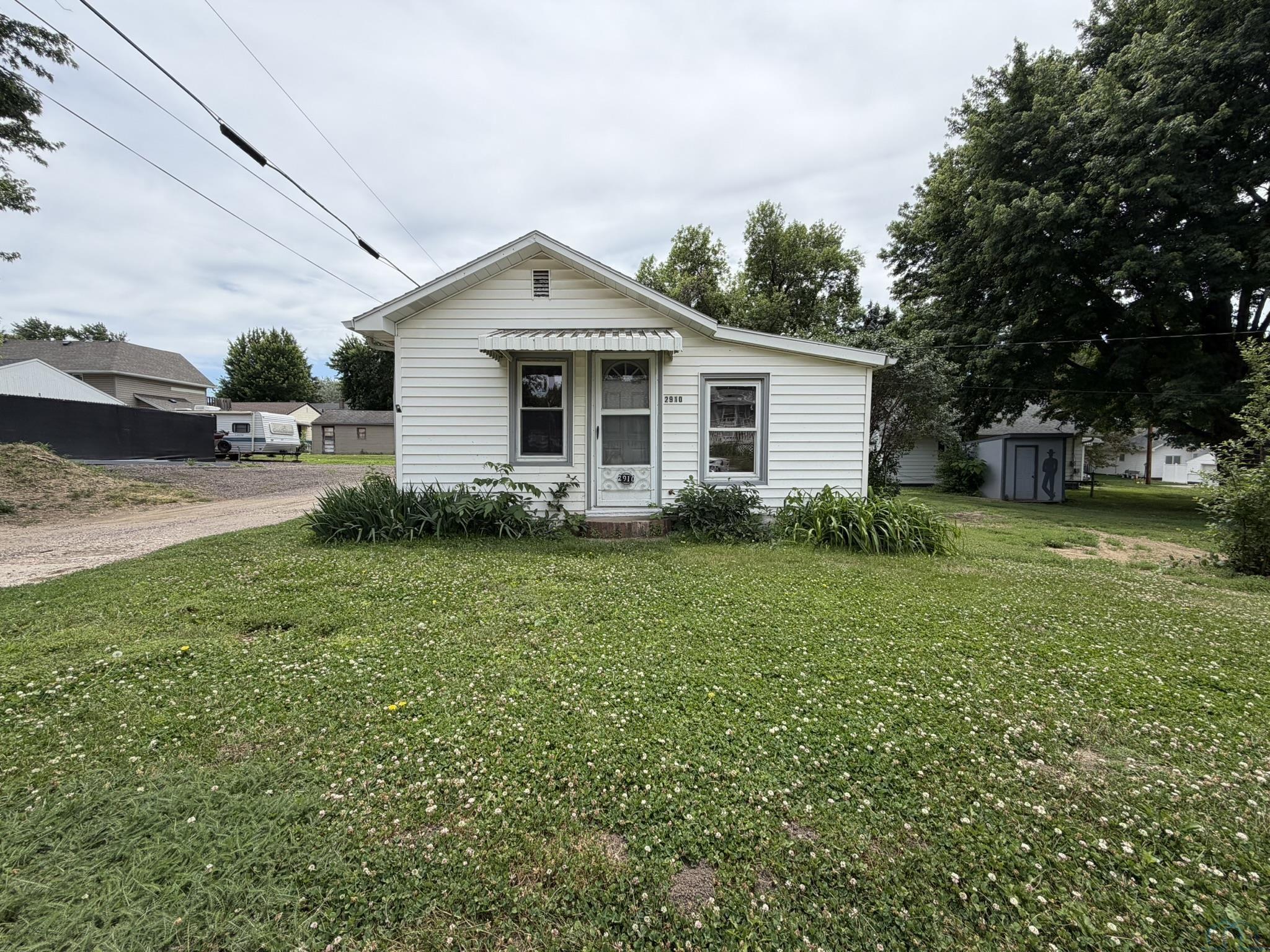 2910 5th Ave., Sioux City, IA 51106 