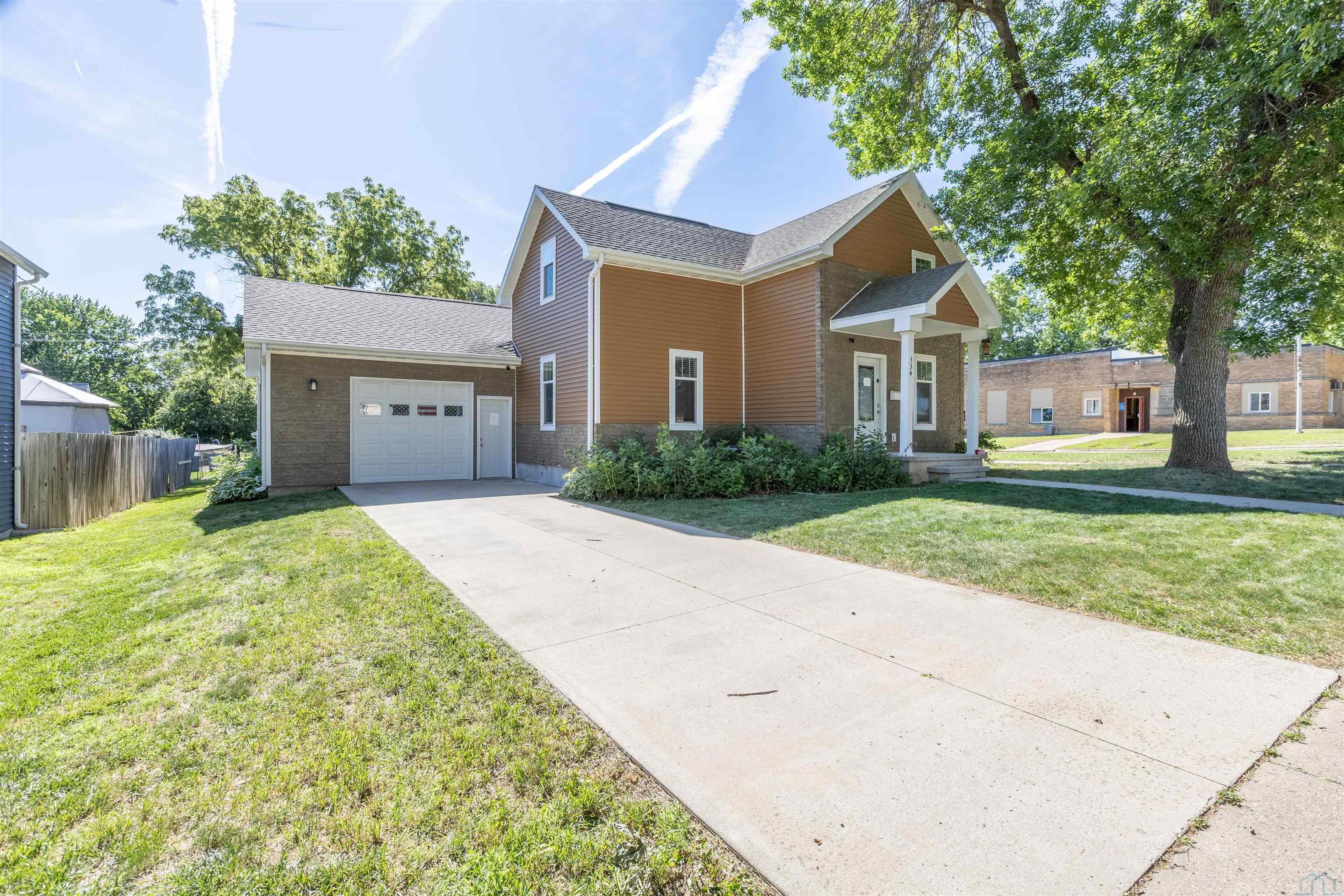 334 4th Ave SE, LeMars, IA 51031- 