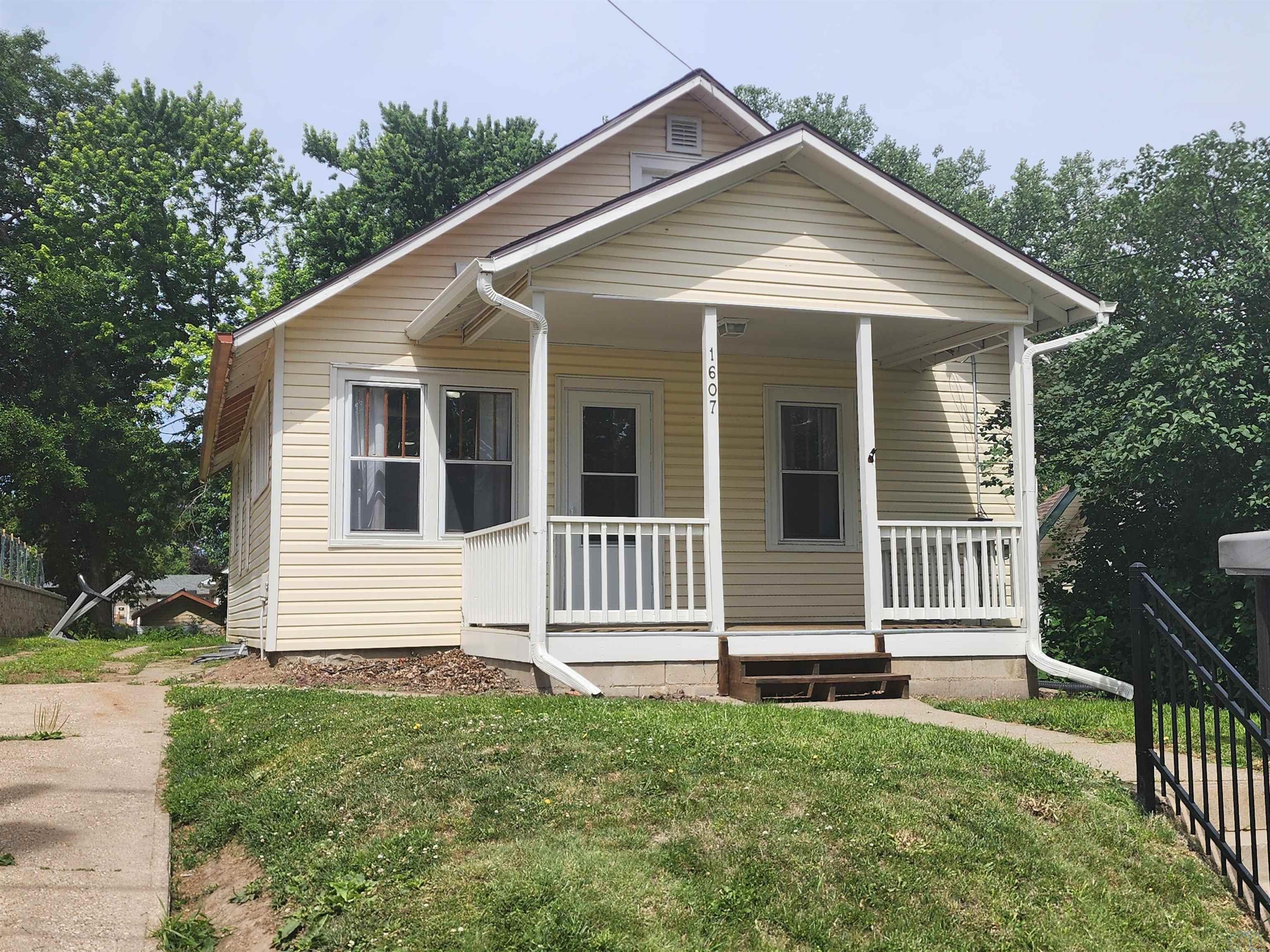 1607 Helen Street S, Sioux City, IA 51106 