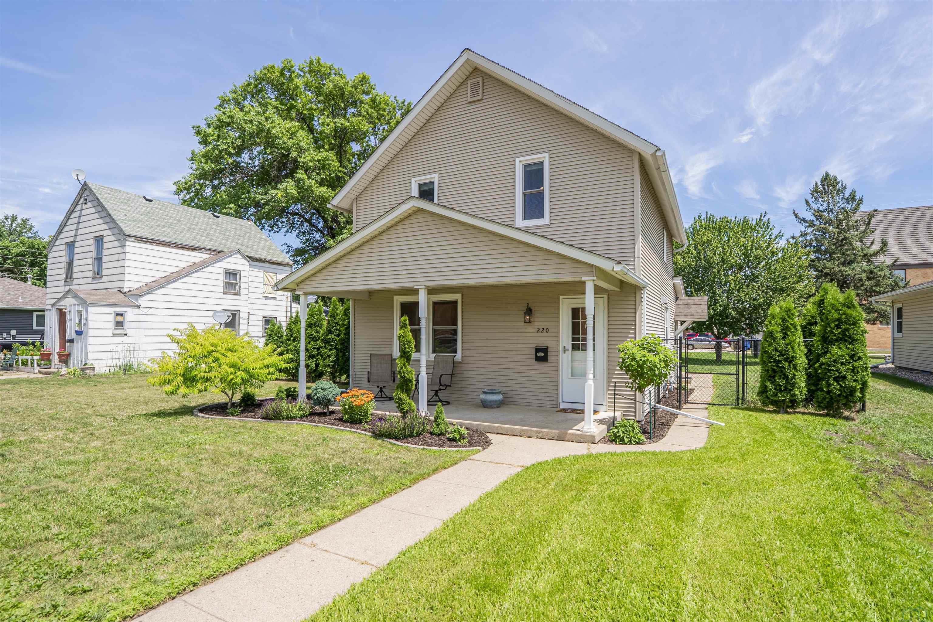 220 2nd Ave NW, LeMars, IA 51031 