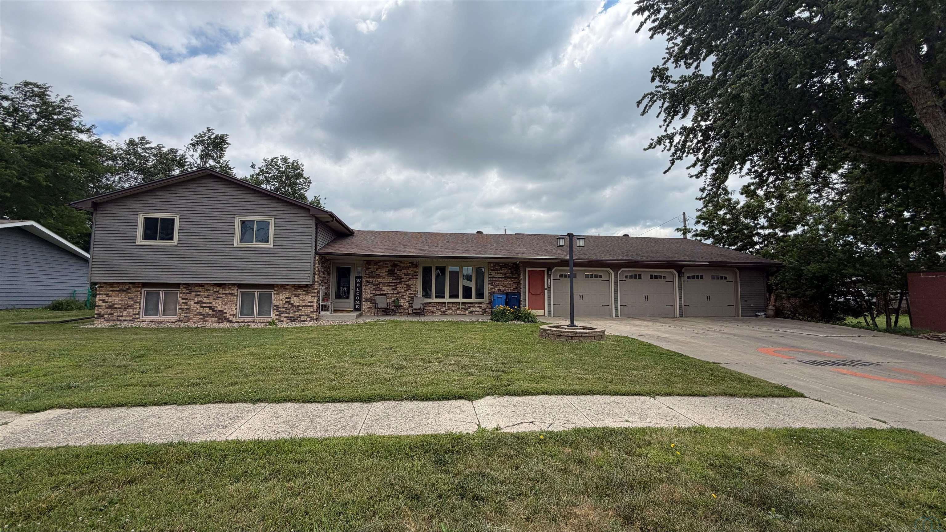 114 6th Ave N, Sheldon, IA 51201 