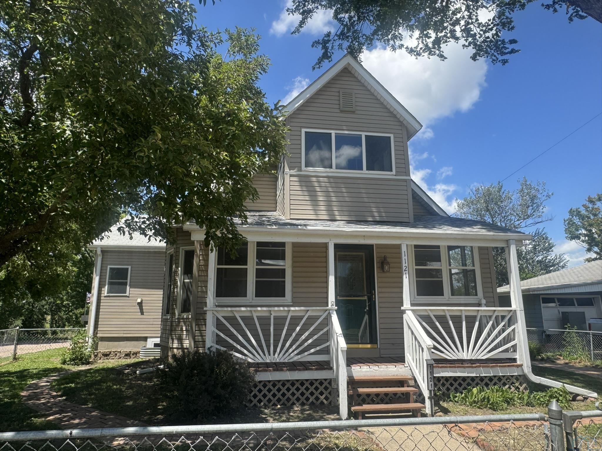 1121 River Drive, Sioux City, IA 51109 