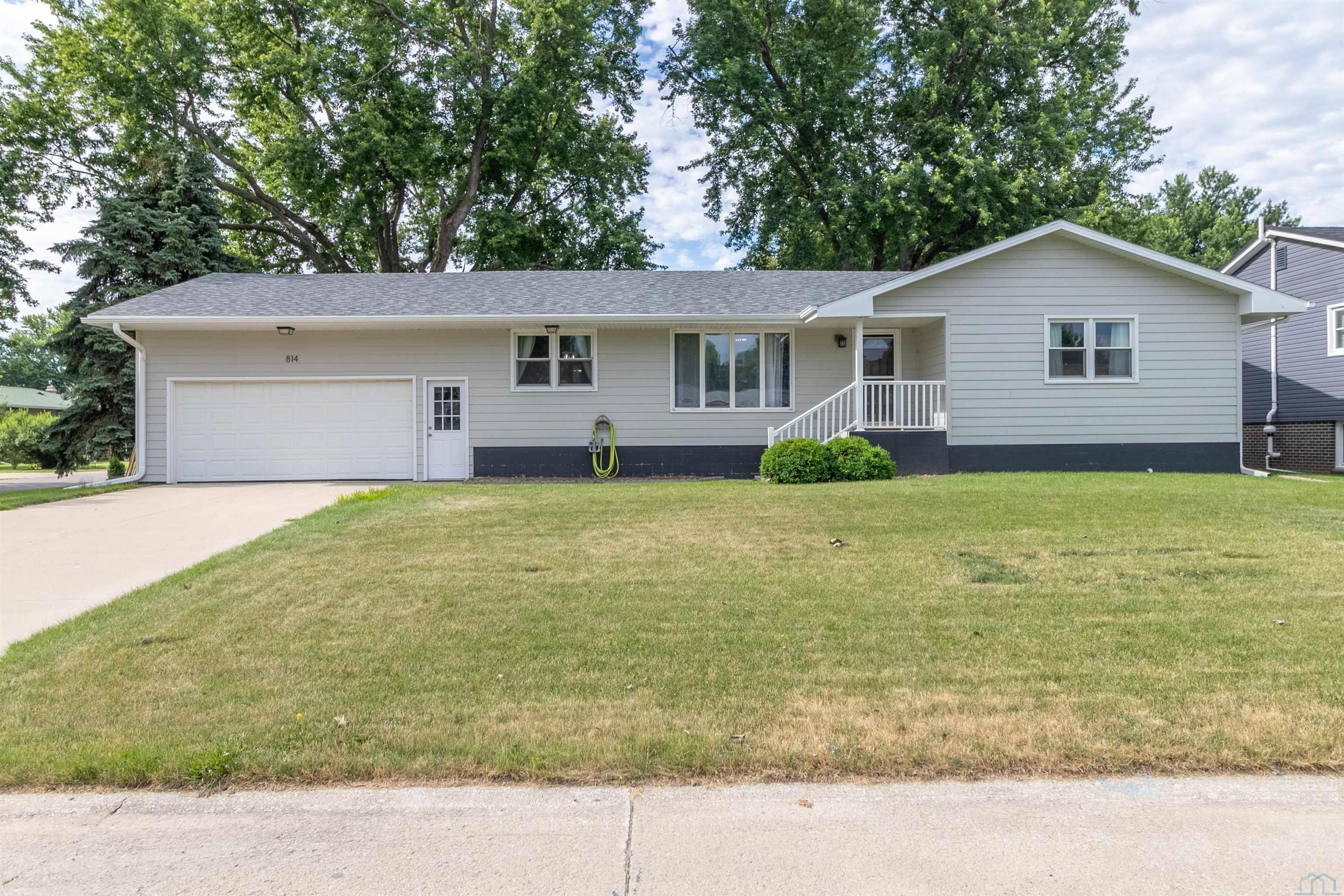 814 Shannon Drive S, Sloan, IA 51055 