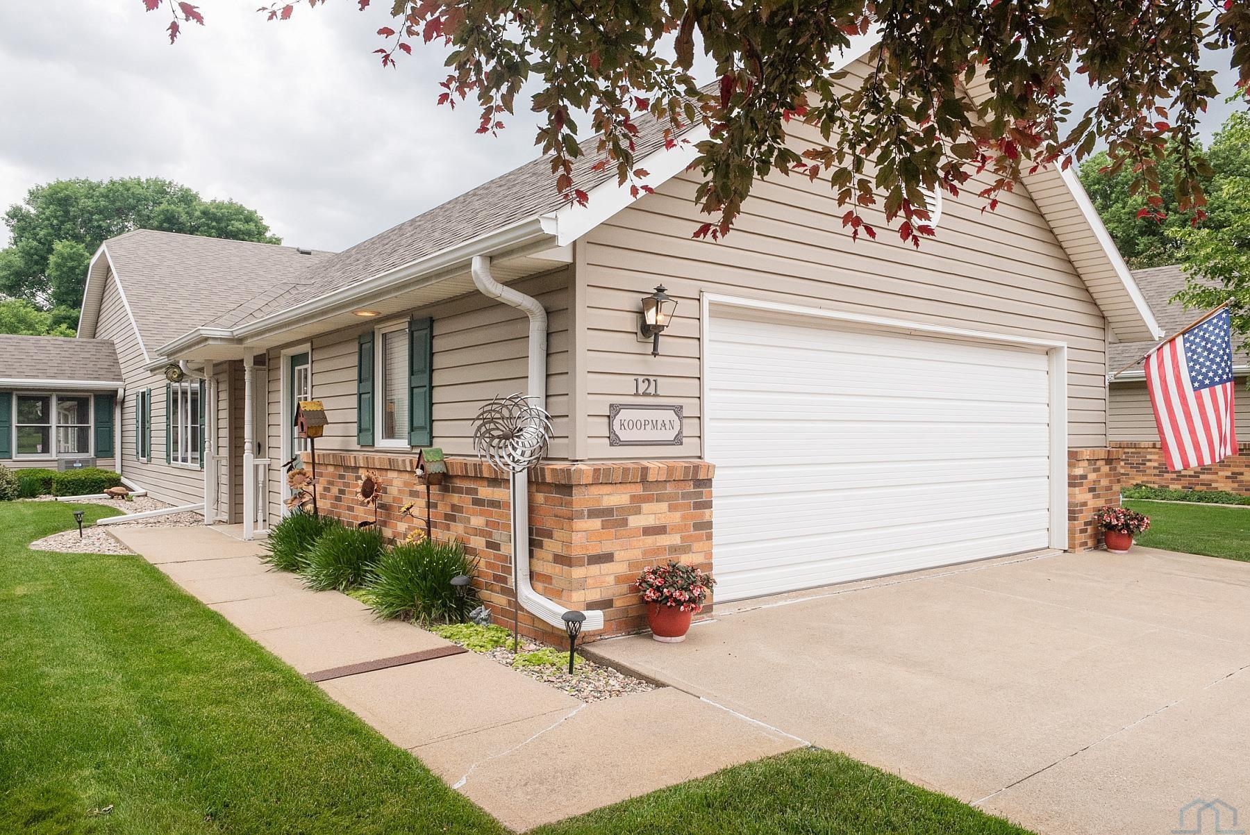 708 2ND ST SE #121, Orange City, IA 51041 