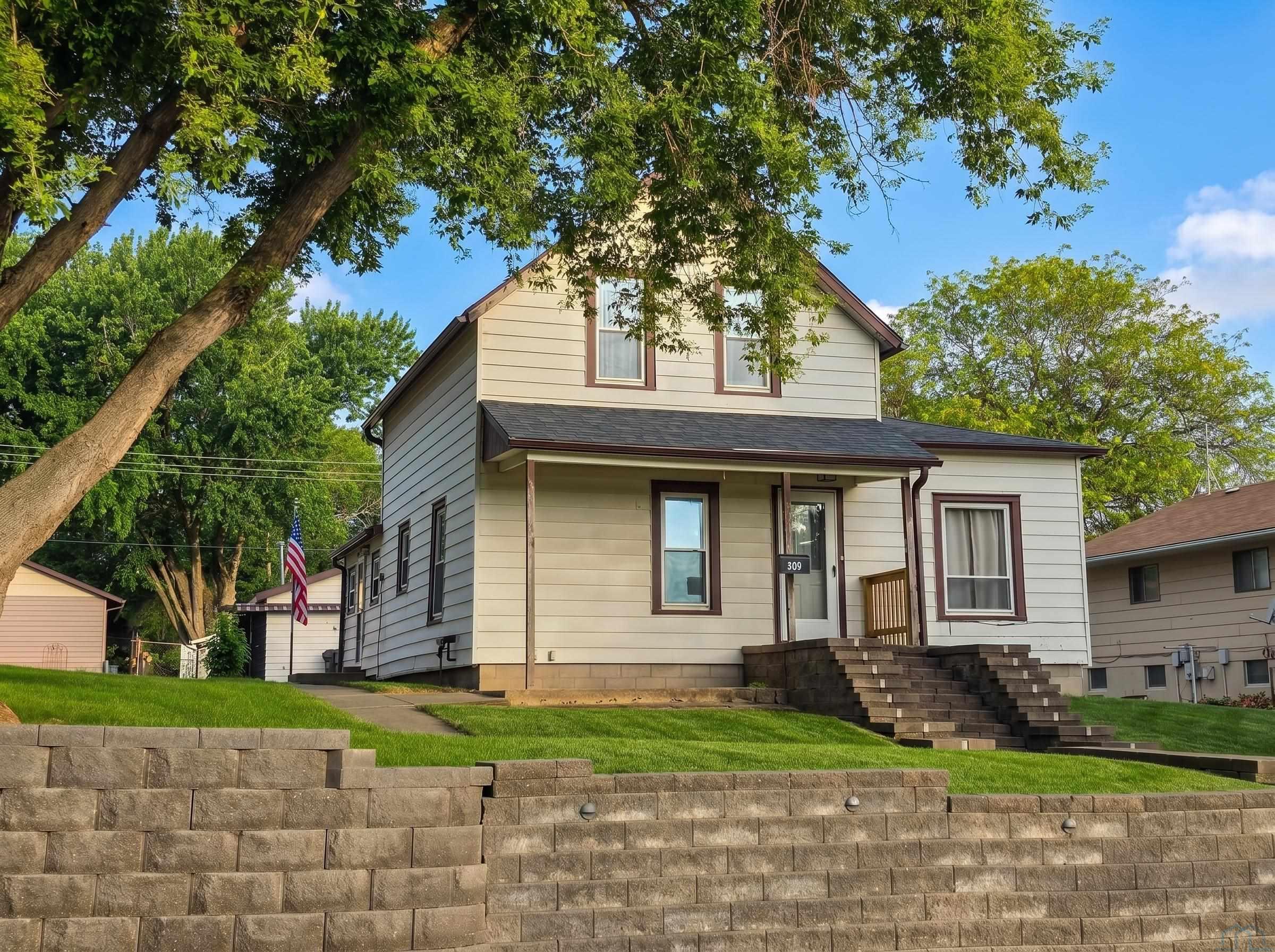 309 5TH AVE SE, LeMars, IA 51031 