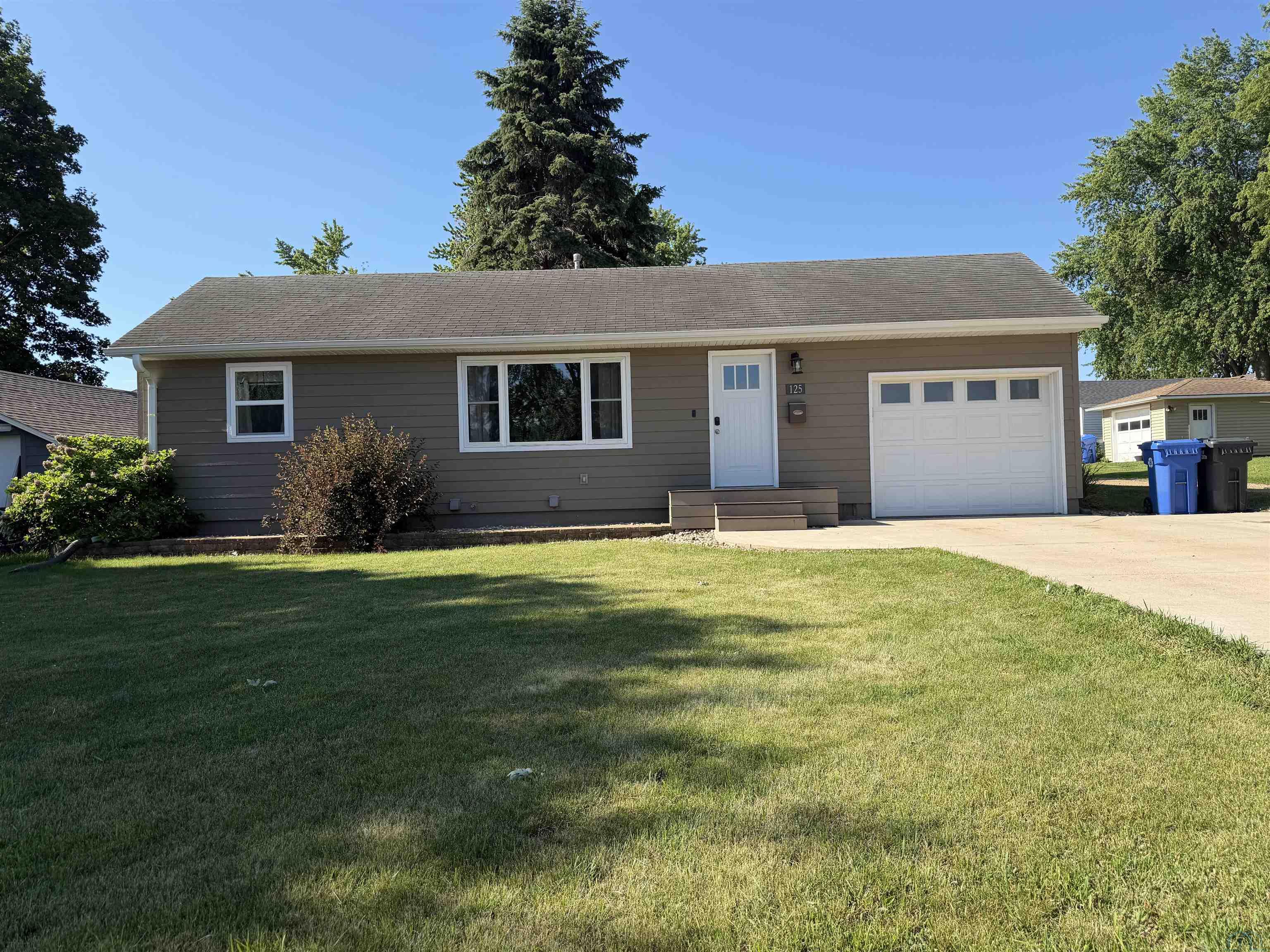 125 5TH ST SW						  						 , Sioux Center						 , IA						  51250						  