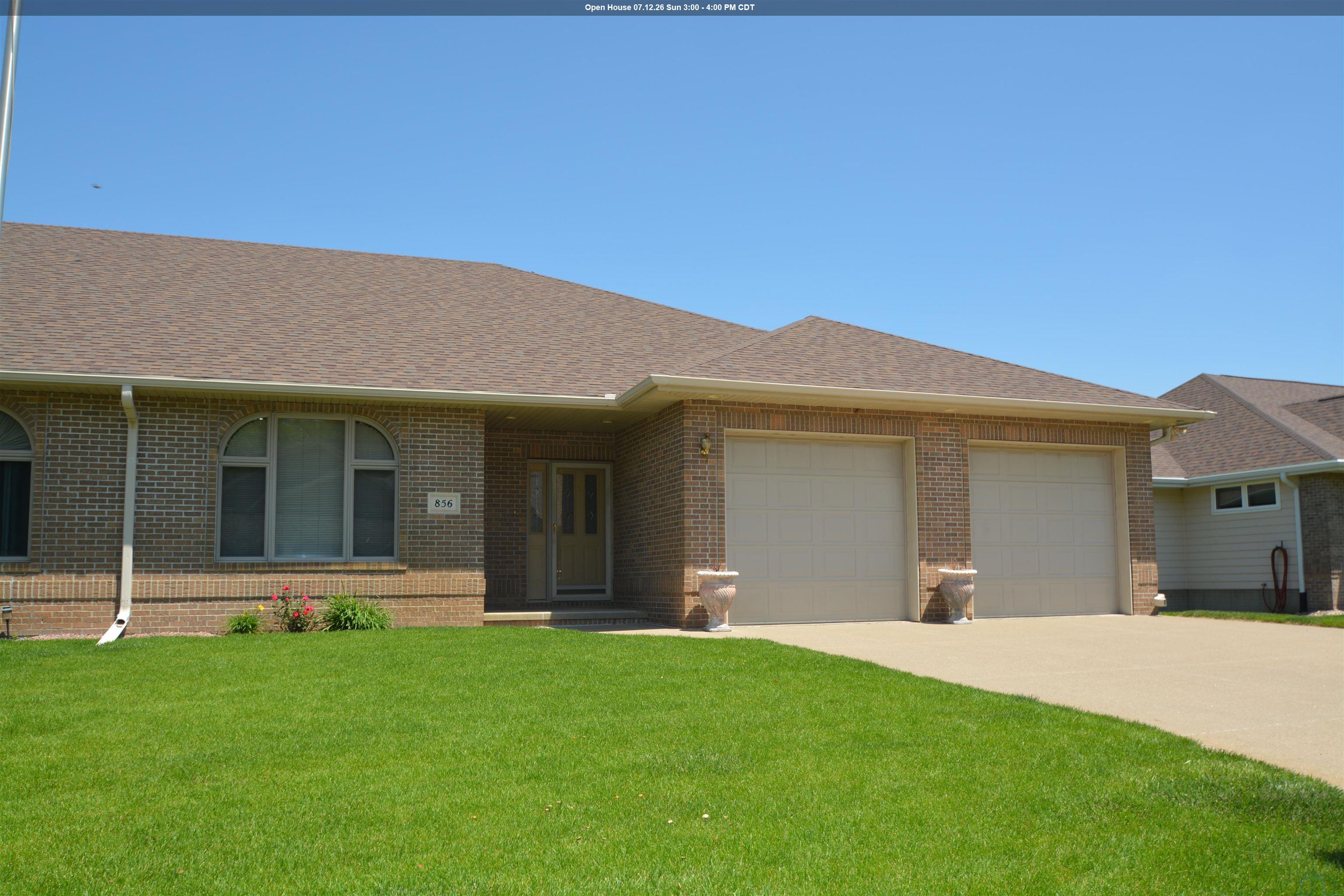 856 Springbrook Dr, Hinton, IA 51024 