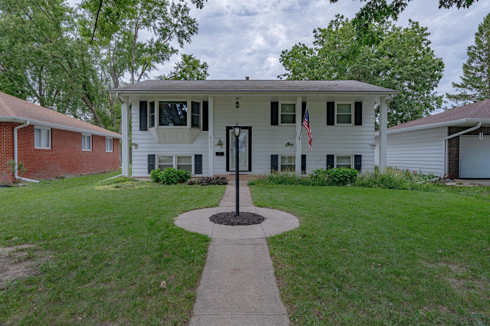 411 Calvin St, Moville, IA 51039 