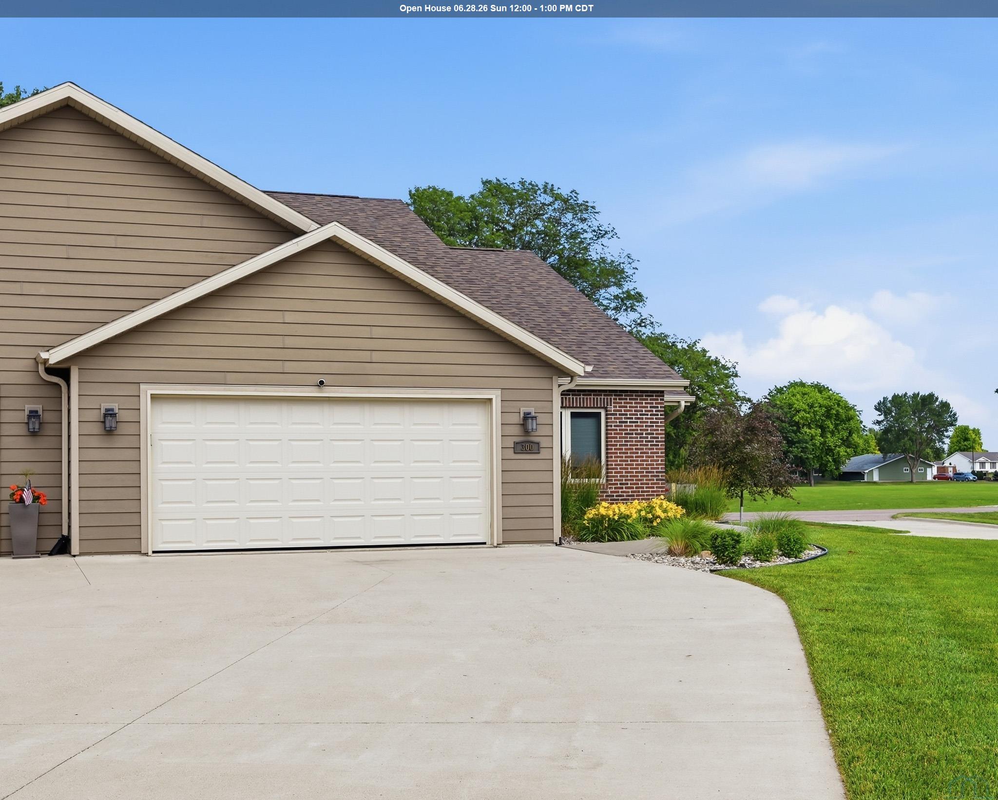 300 Prairie Bluff Dr., Sergeant Bluff, IA 51054 