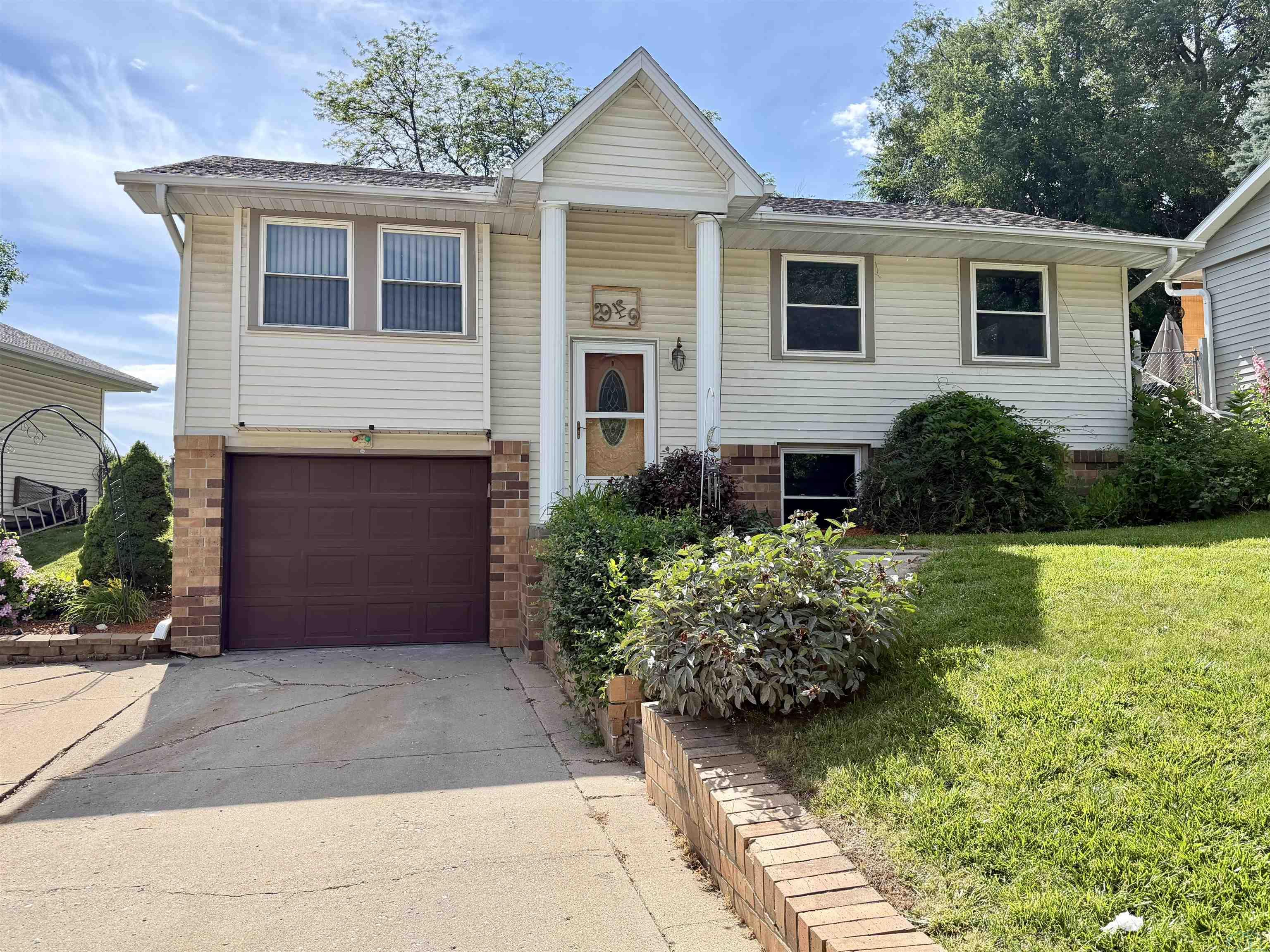 2949 Saint Marys S, Sioux City, IA 51106 