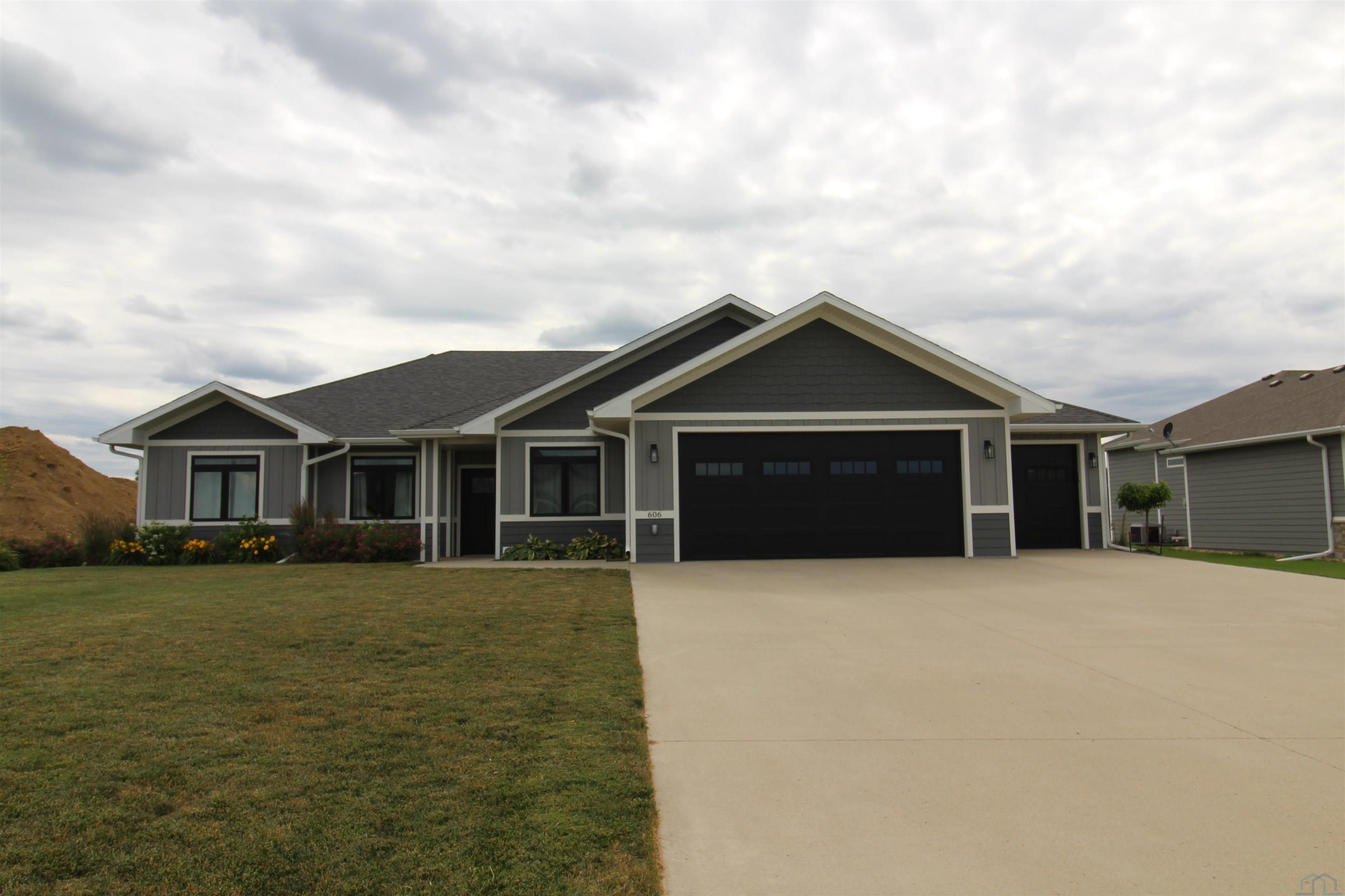 606 Country Lane, Kingsley, IA 51028 