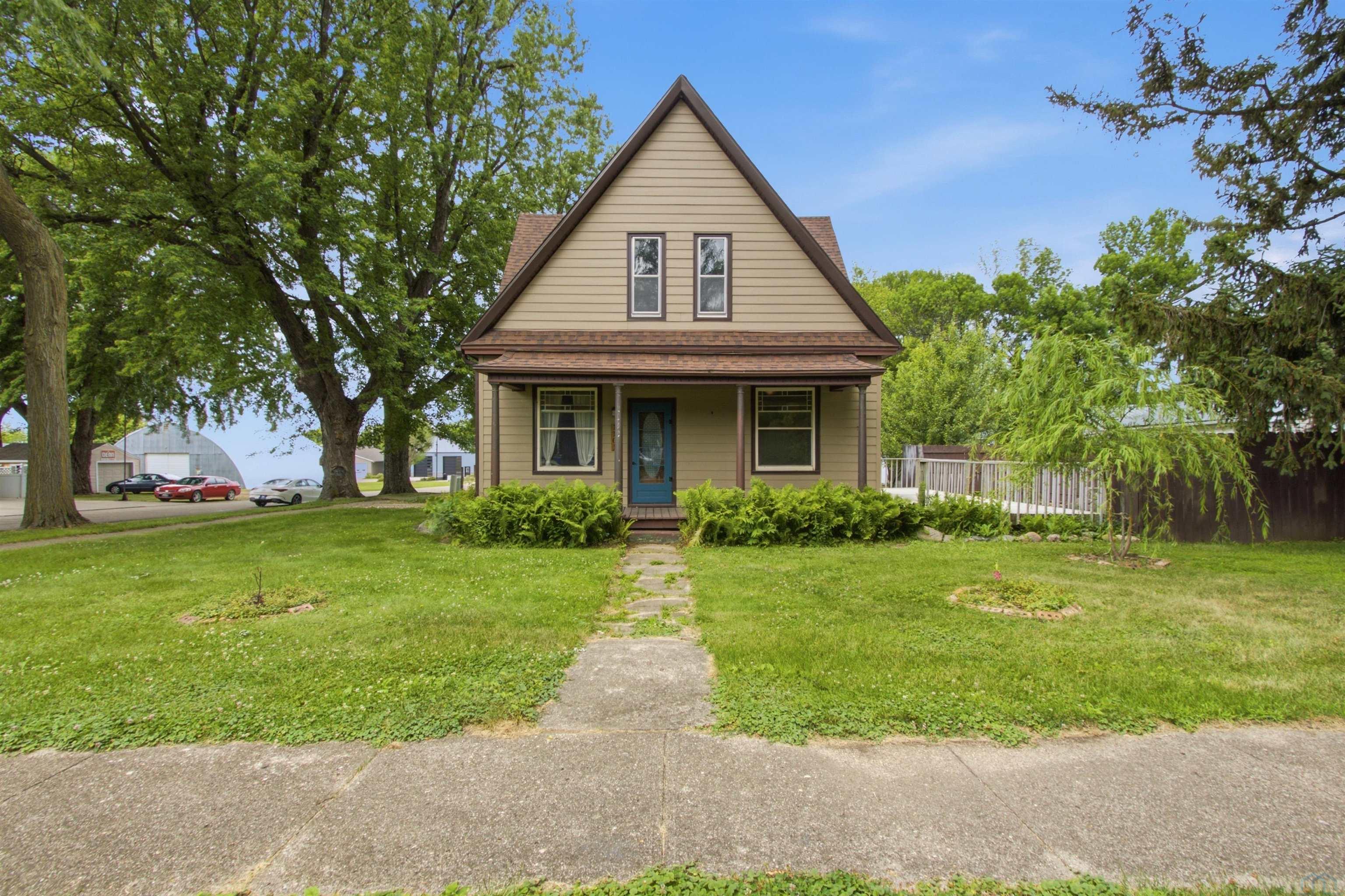 1101 EDGERLY ST, Larchwood, IA 51241 