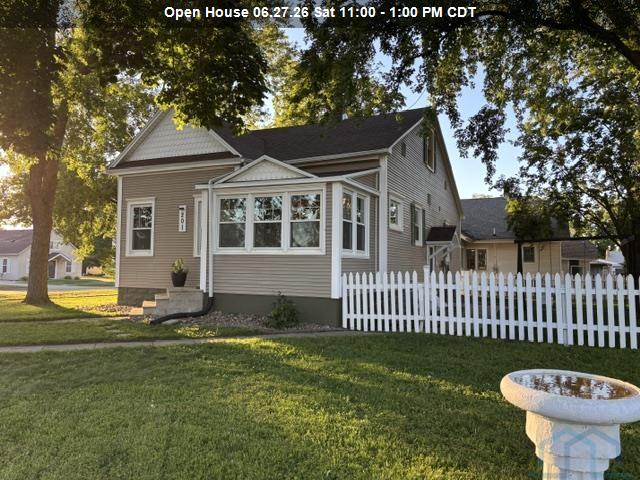 201 5TH ST NE, Orange City, IA 51041 