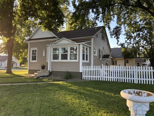 201 5TH ST NE, Orange City, IA 51041 