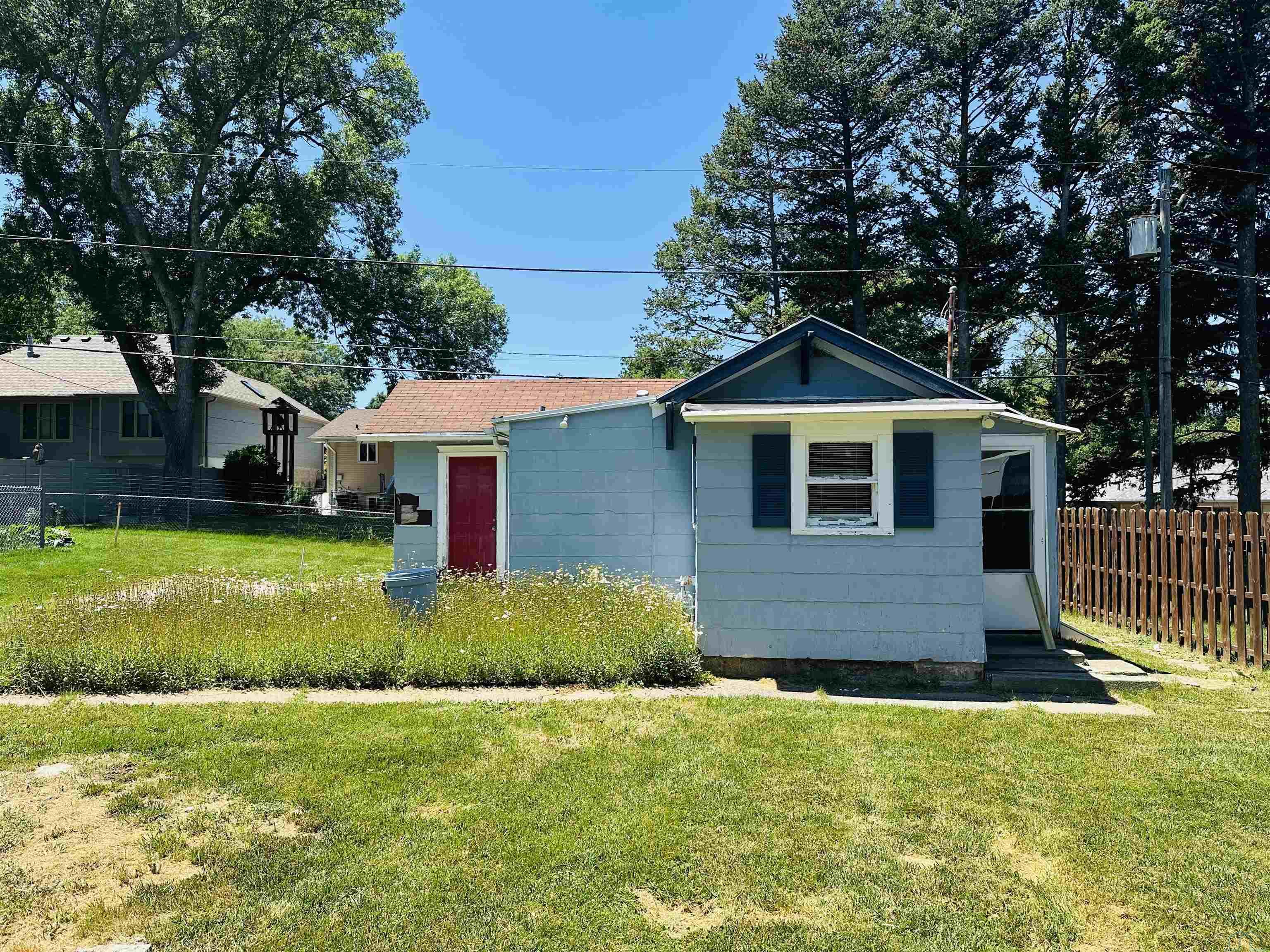 2821 Cornelia St S, Sioux City, IA 51106 
