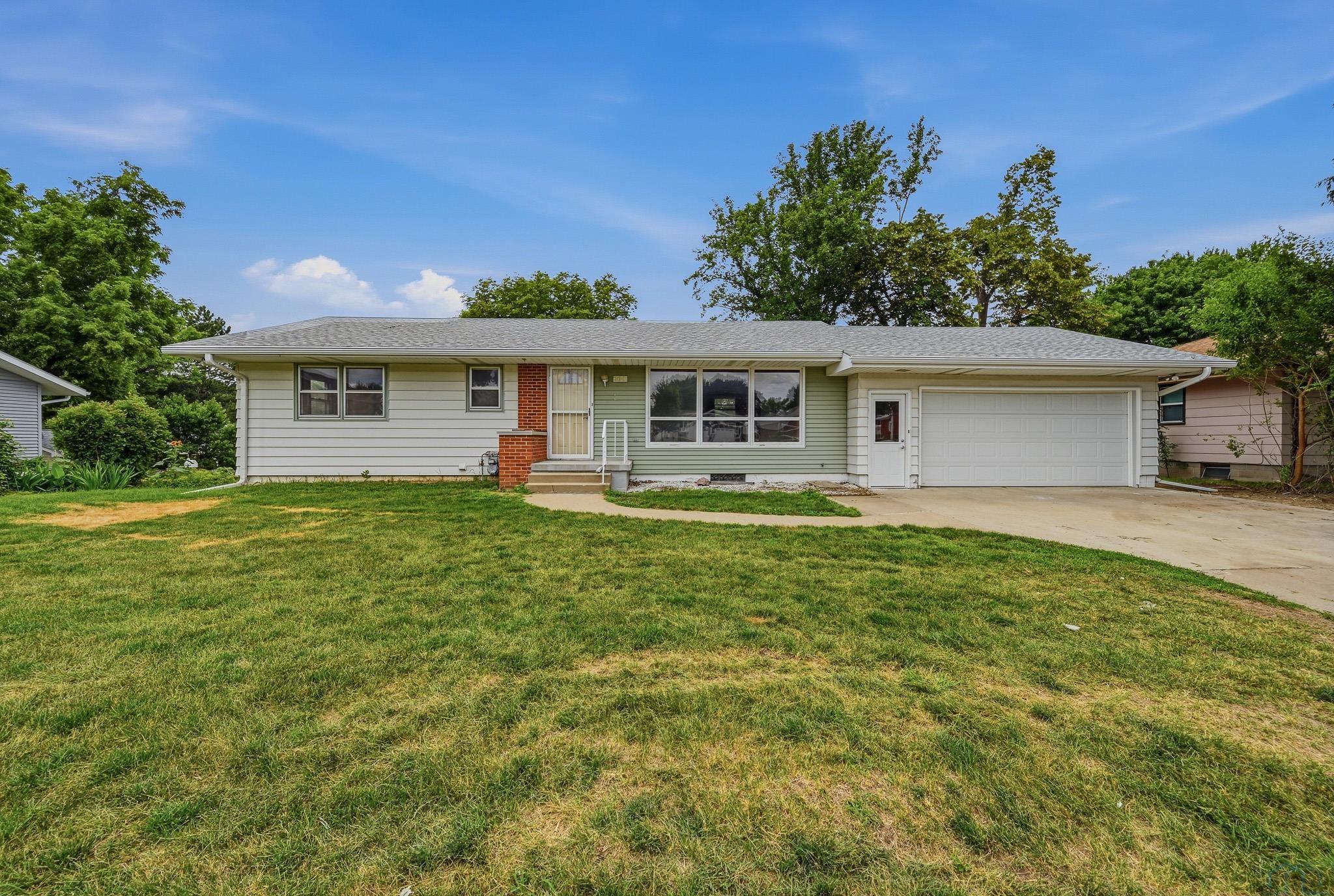 3311 Lakeport S, Sioux City, IA 51106 