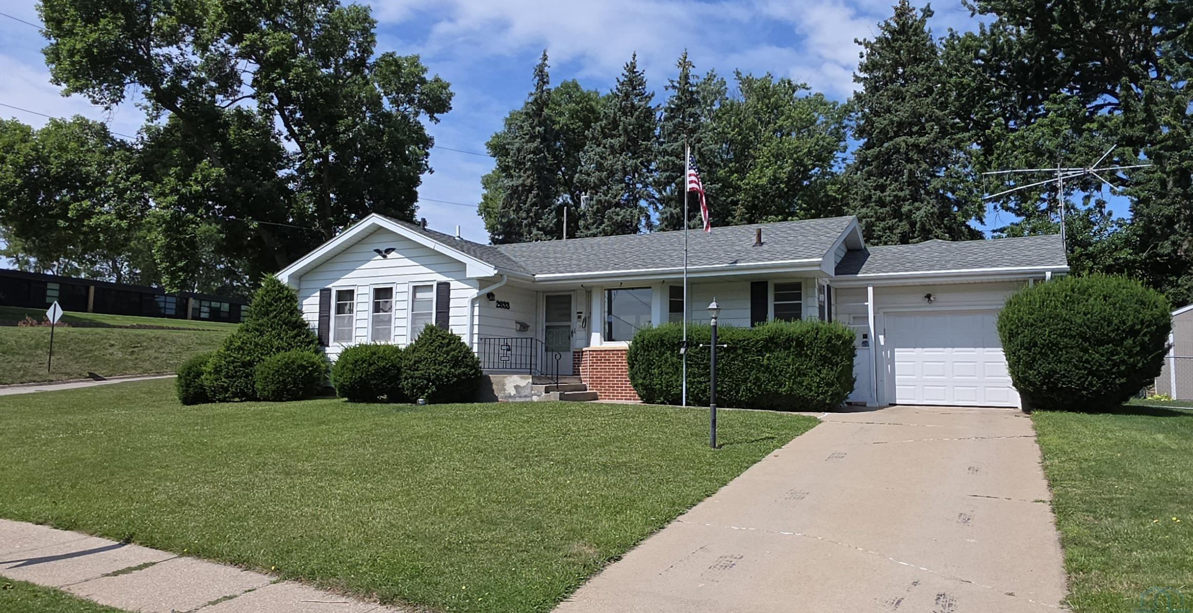 2633 Olive St. S, Sioux City, IA 51106 