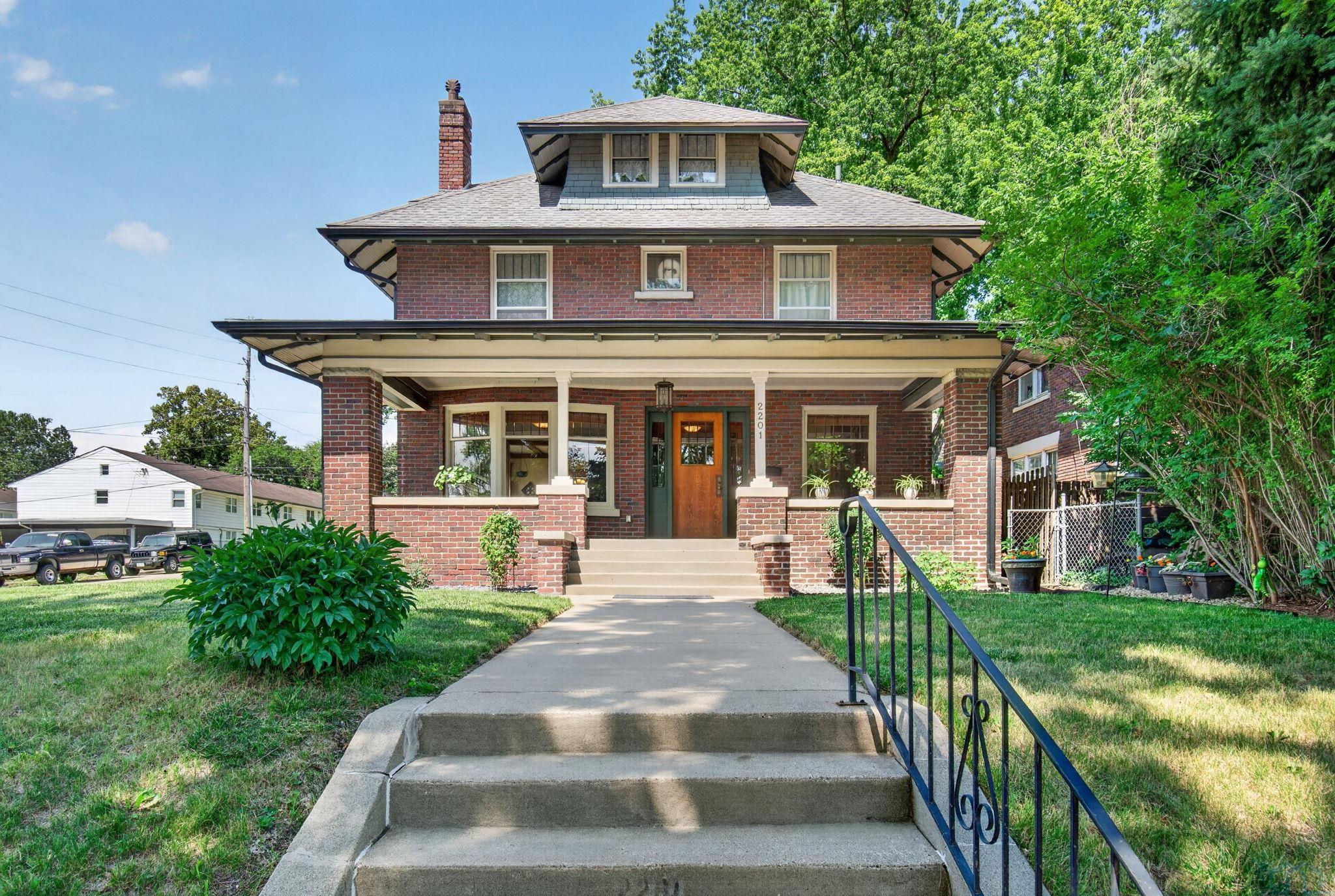 2201 Jackson St, Sioux City, IA 51104 