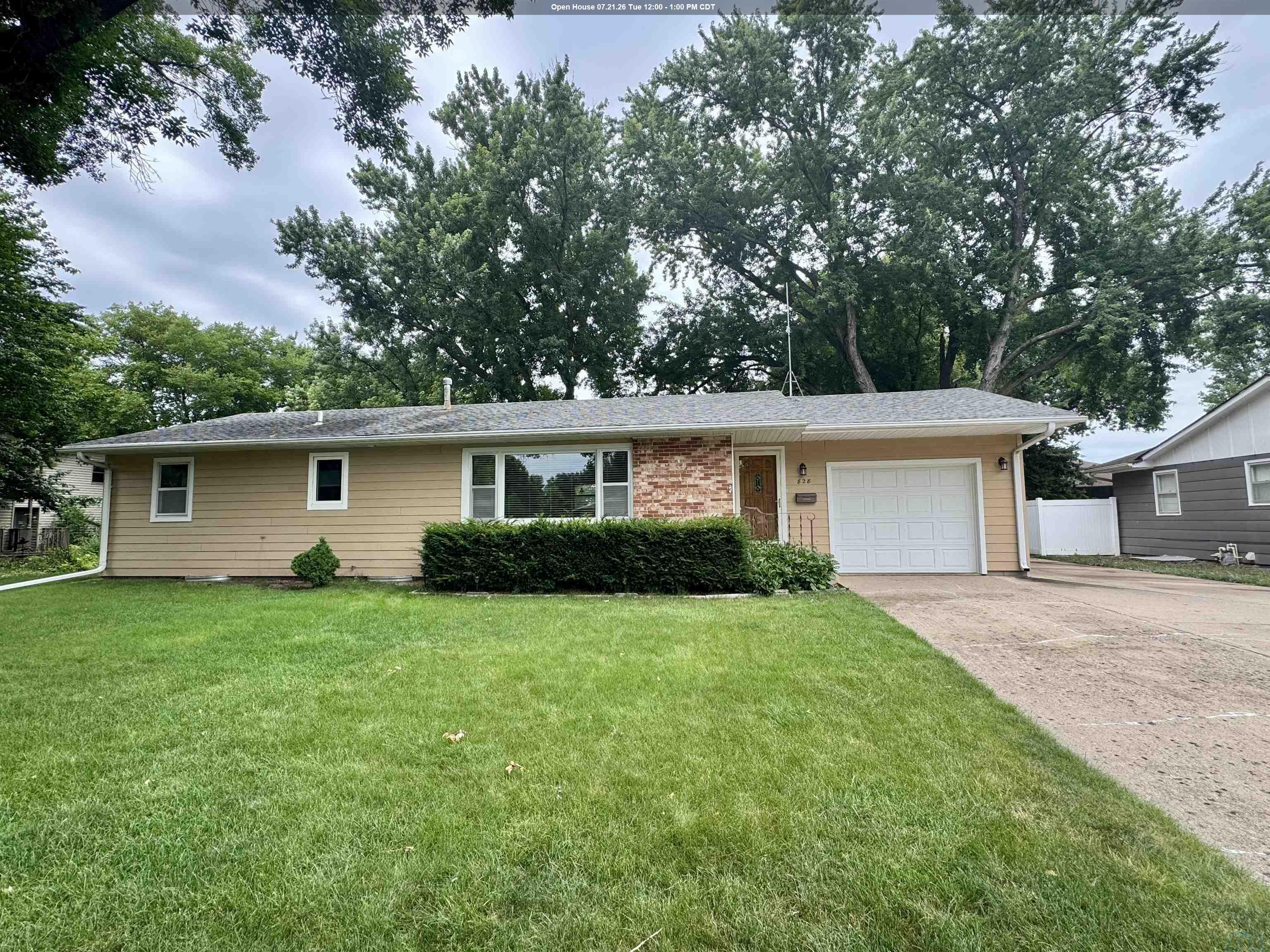 828 Eastgate Dr., Vermillion, SD 57069 