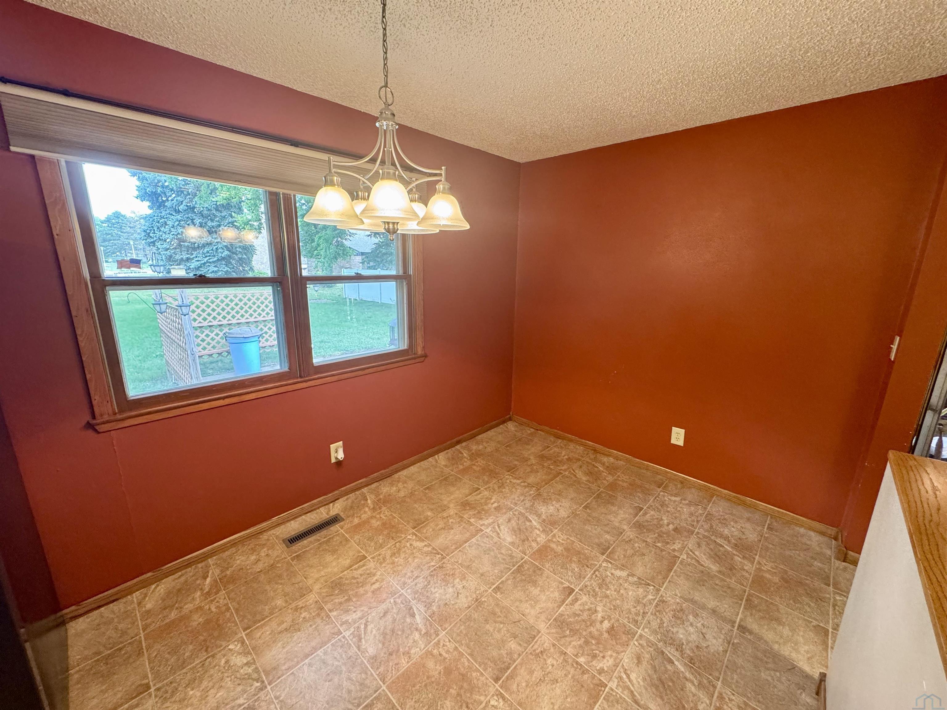 MLS #833566