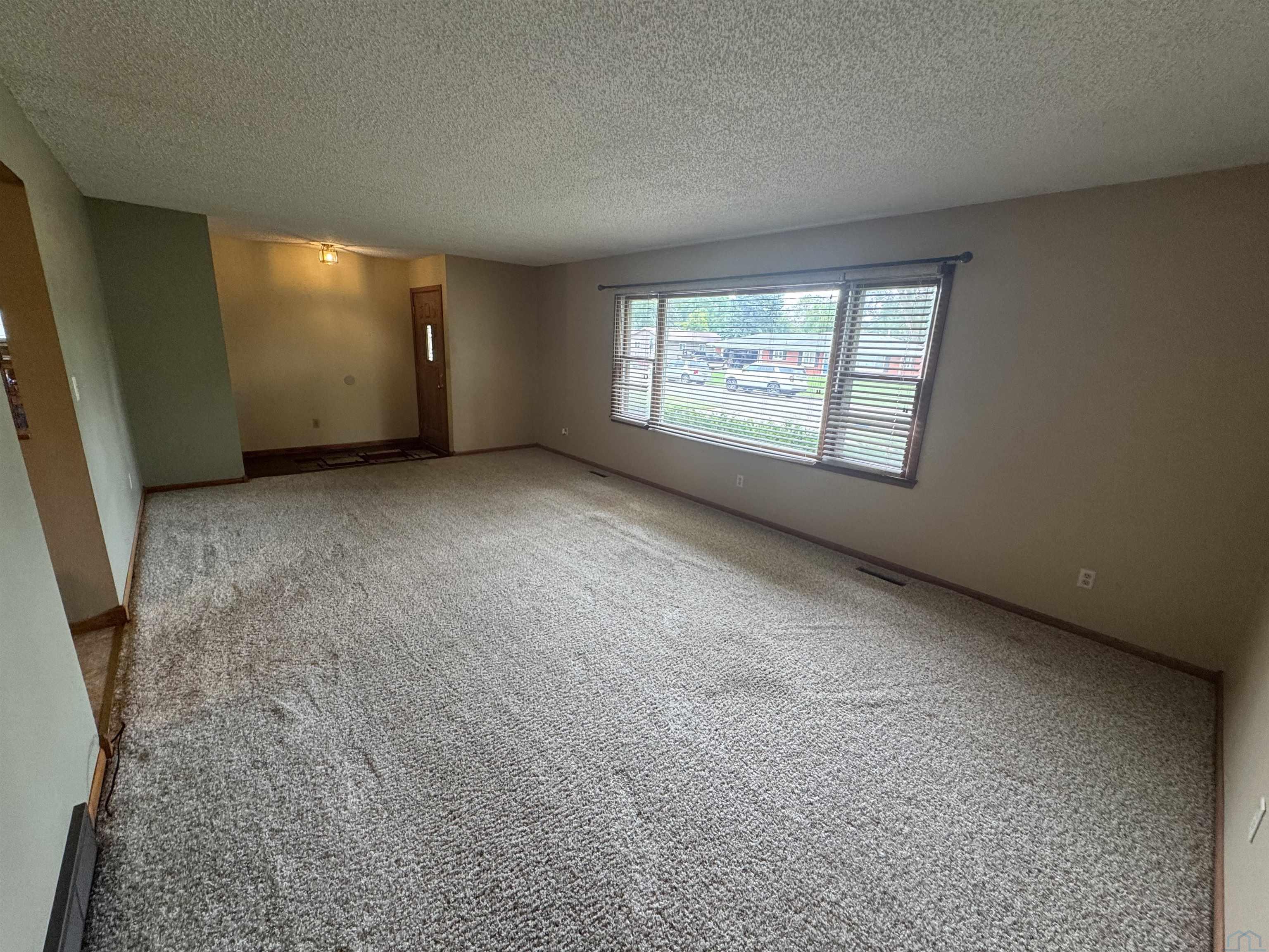 MLS #833566