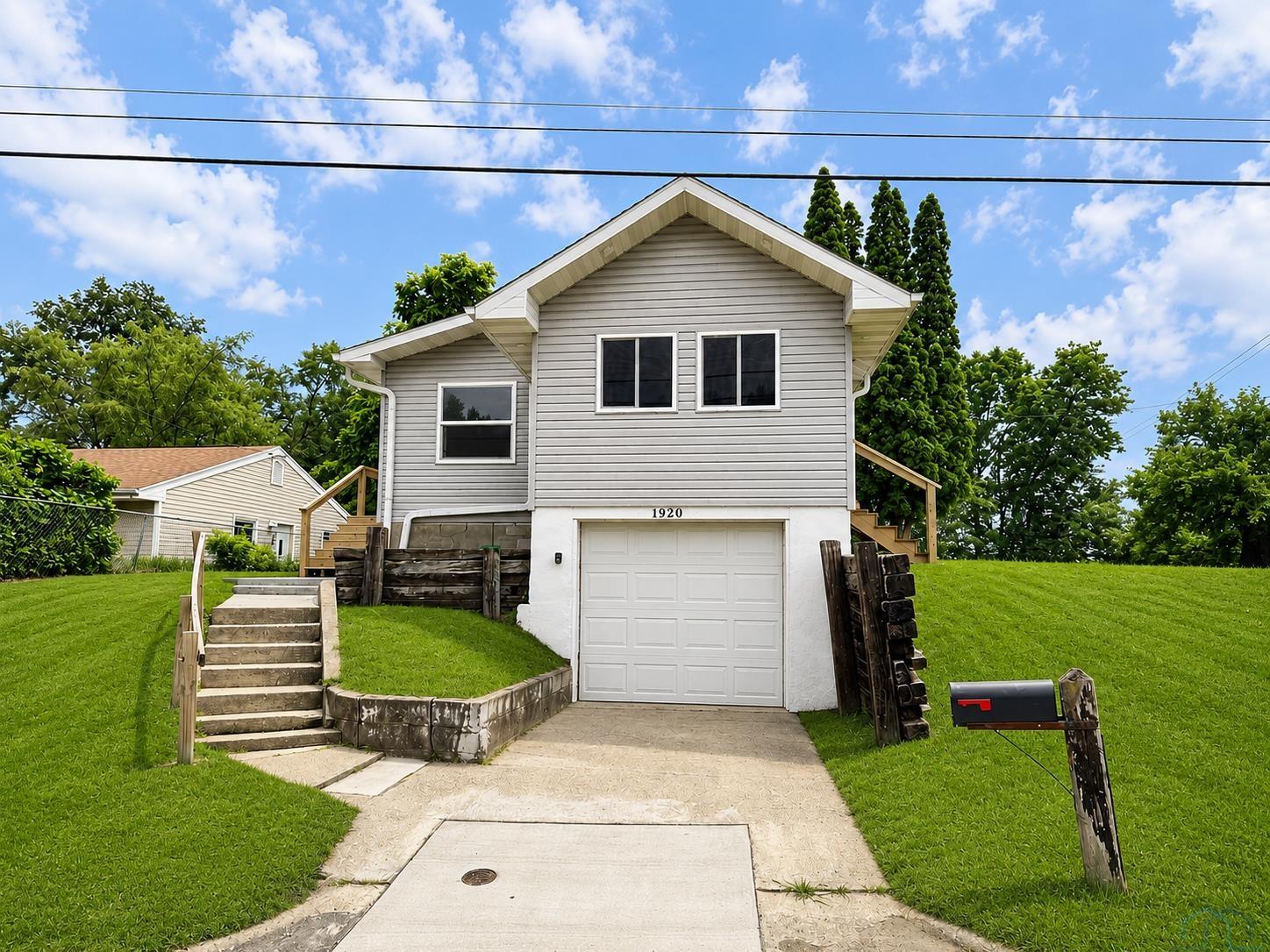 1920 14 W, Sioux City, IA 51103 