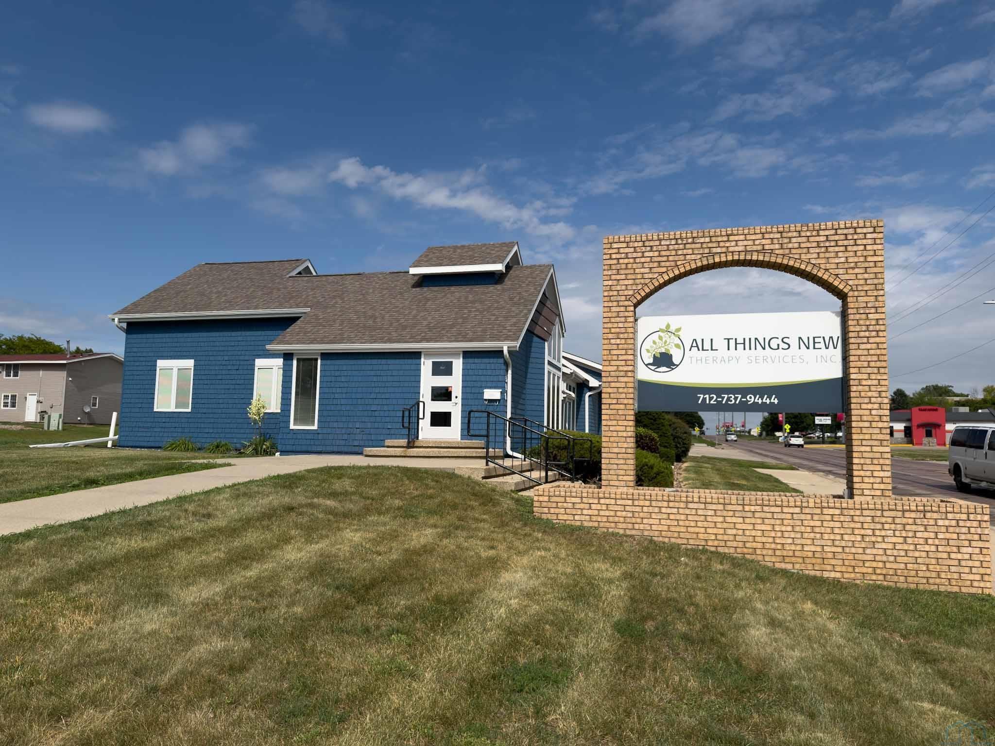 317 8th St SW, Orange City, IA 51041 