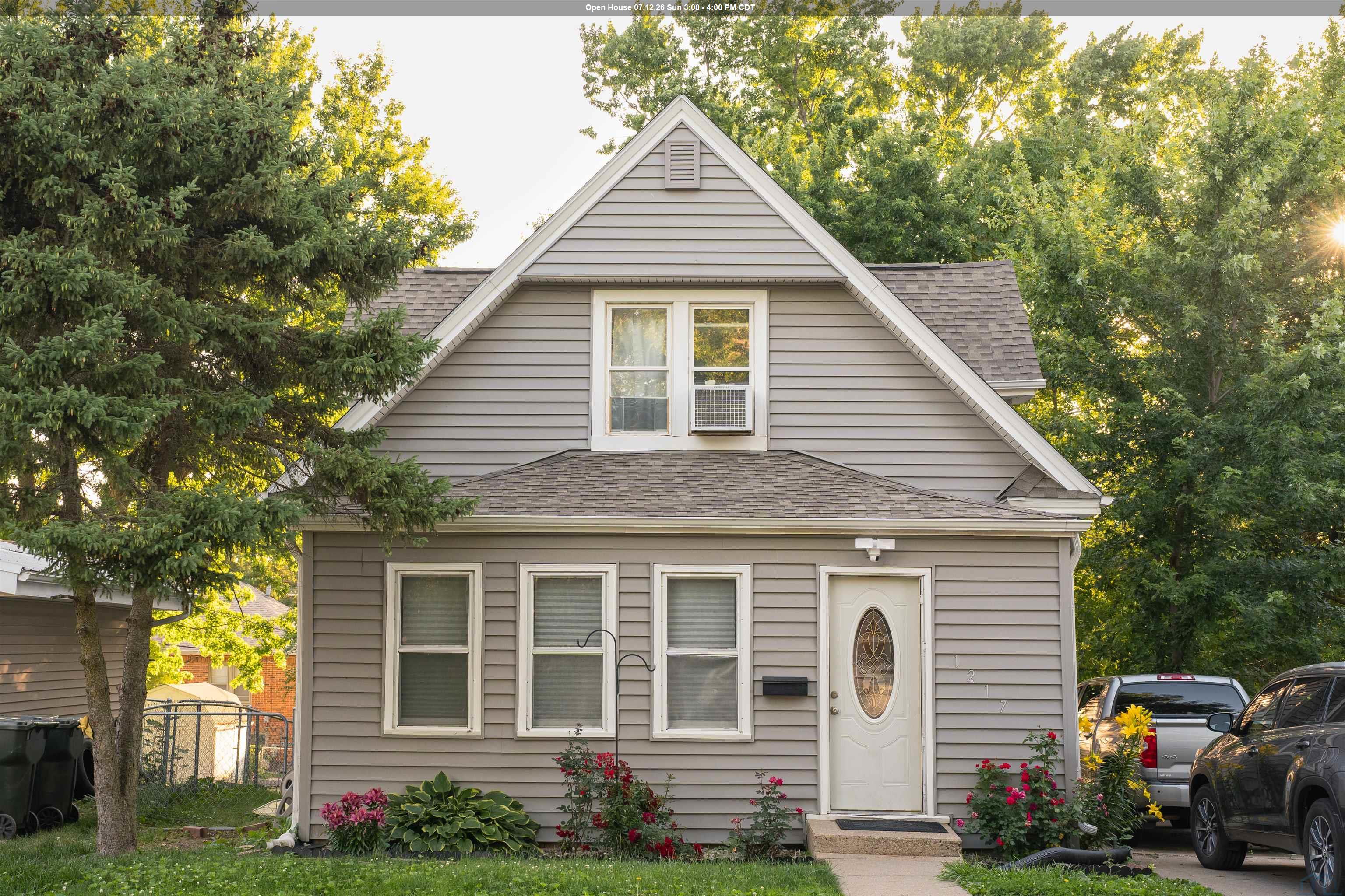 1217 S Helen St, Sioux City, IA 51106 