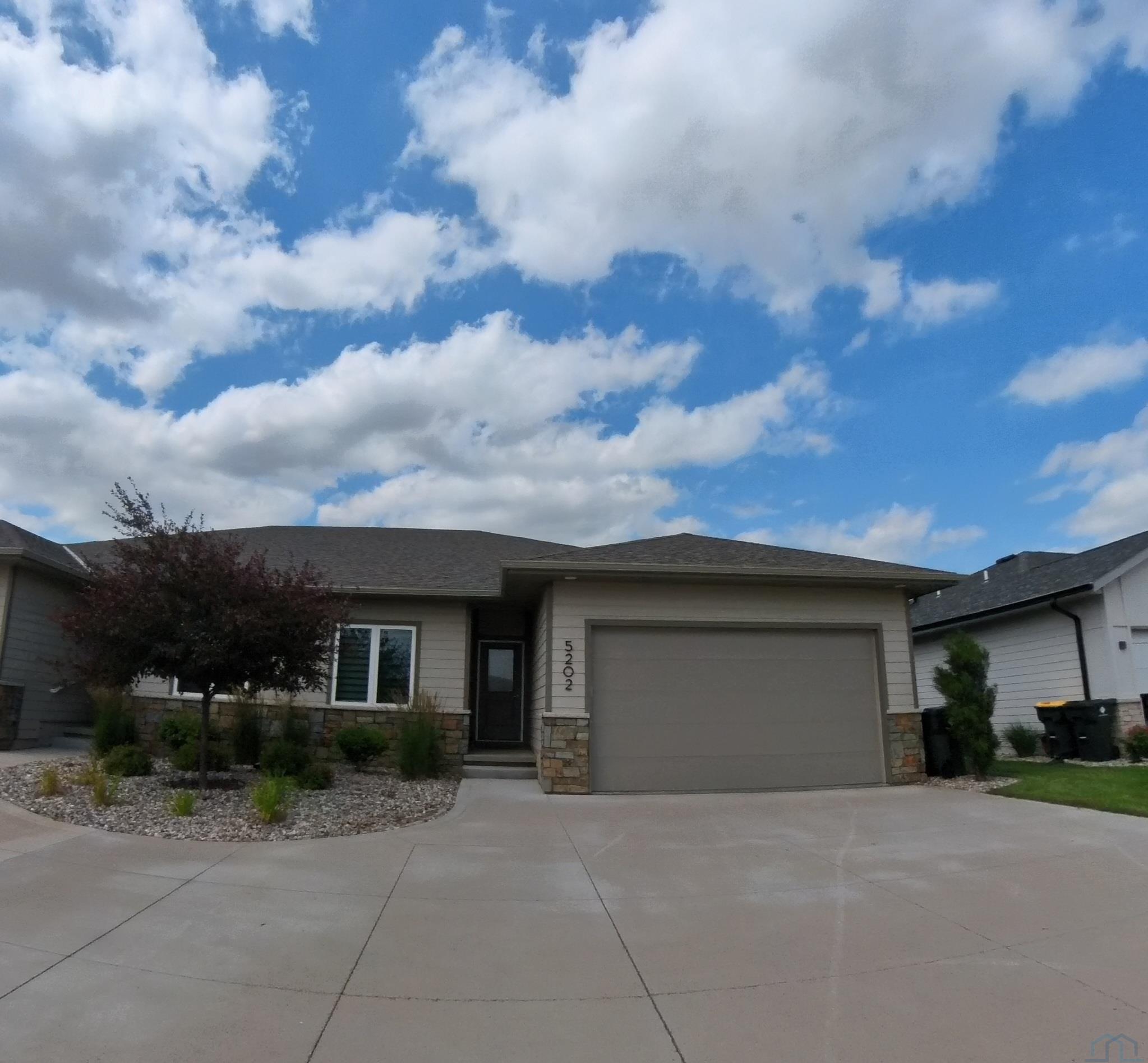 5202 Lynx Ct, Sioux City, IA 51106 