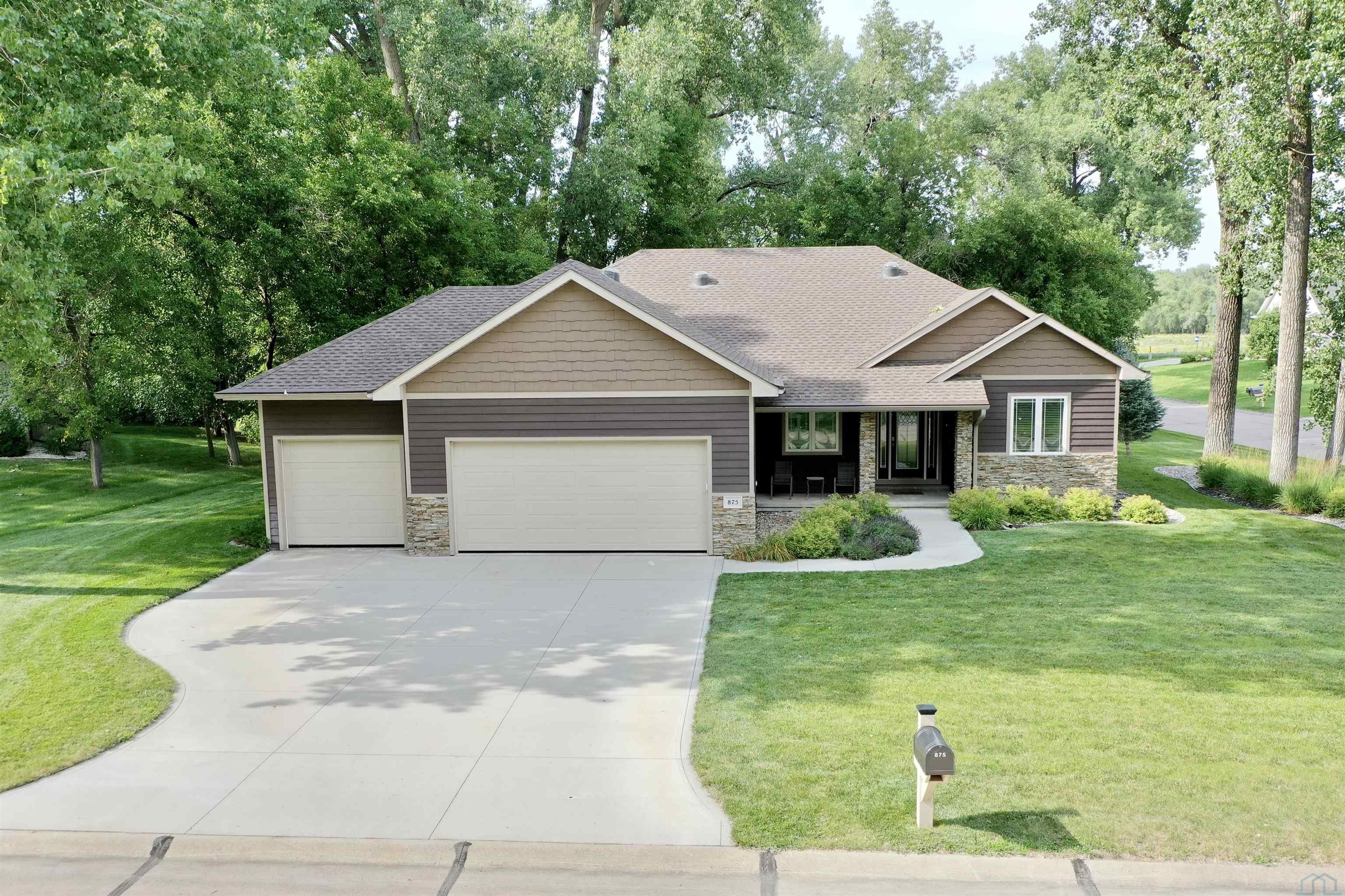 875 Sawgrass Trail E, Dakota Dunes, SD 57049 